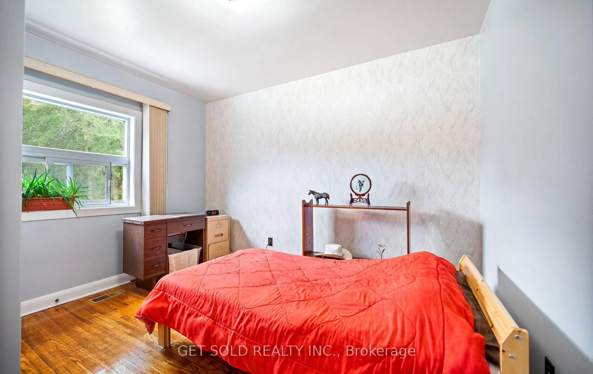 Photo 21 of 131 Clearbrooke Circle, Etobicoke, Rexdale-Kipling — HOMEH