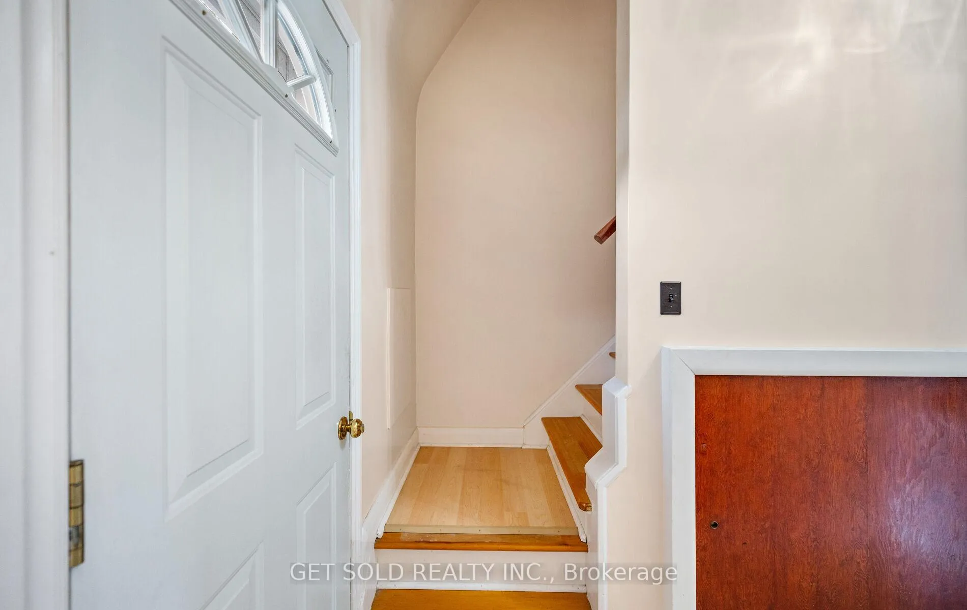 Photo 22 of 131 Clearbrooke Circle, Etobicoke, Rexdale-Kipling — HOMEH