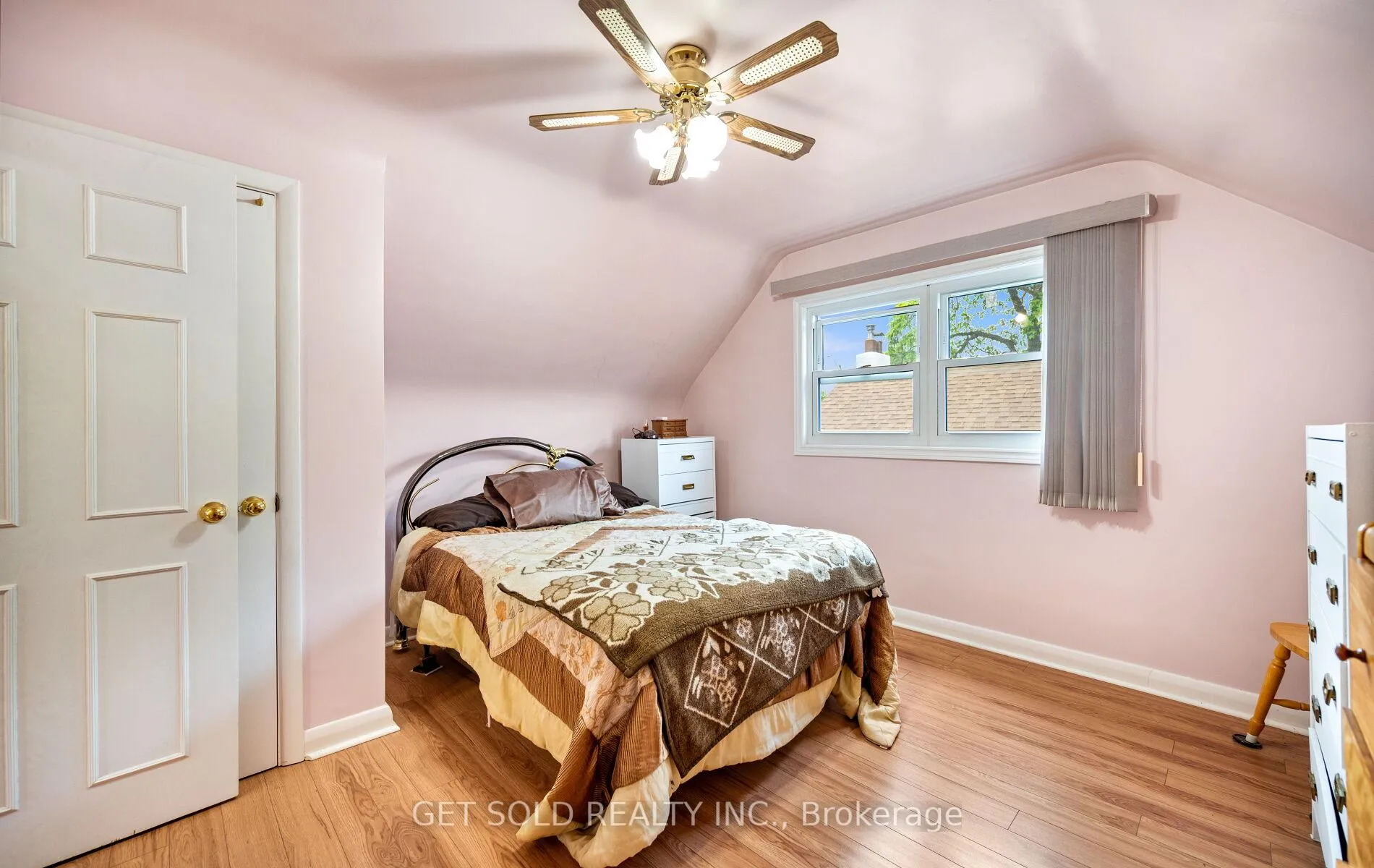 Photo 24 of 131 Clearbrooke Circle, Etobicoke, Rexdale-Kipling — HOMEH