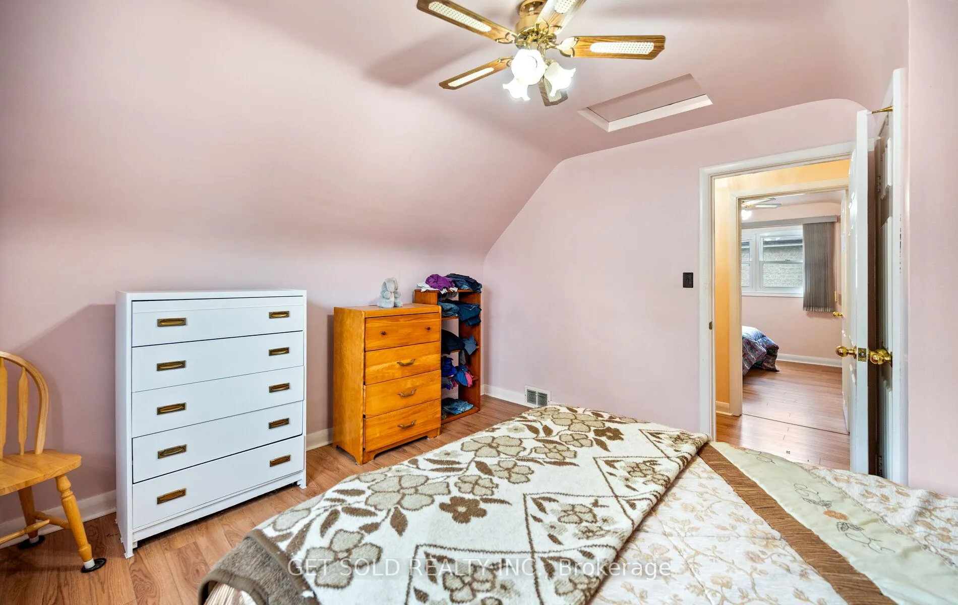 Photo 27 of 131 Clearbrooke Circle, Etobicoke, Rexdale-Kipling — HOMEH
