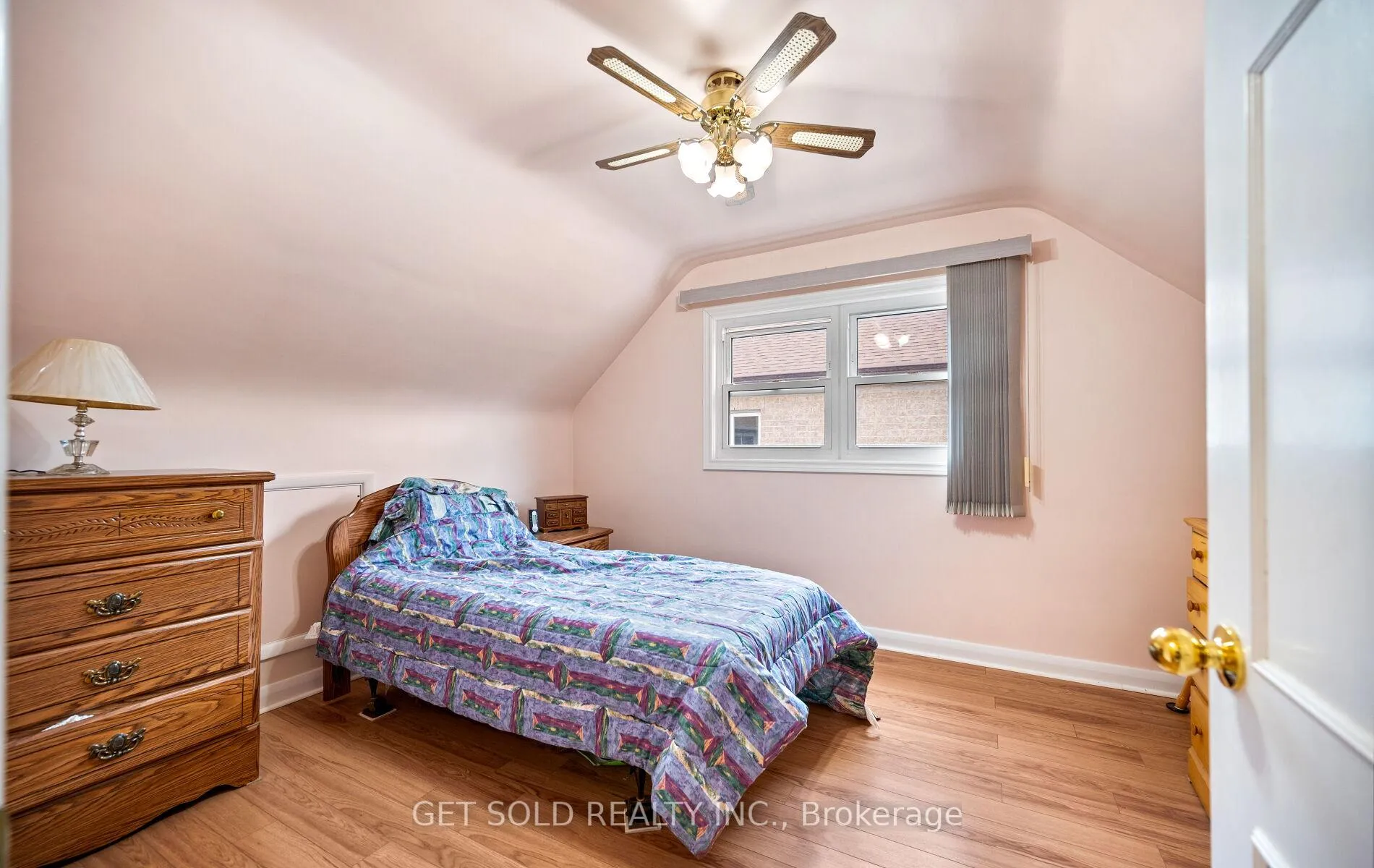 Photo 28 of 131 Clearbrooke Circle, Etobicoke, Rexdale-Kipling — HOMEH