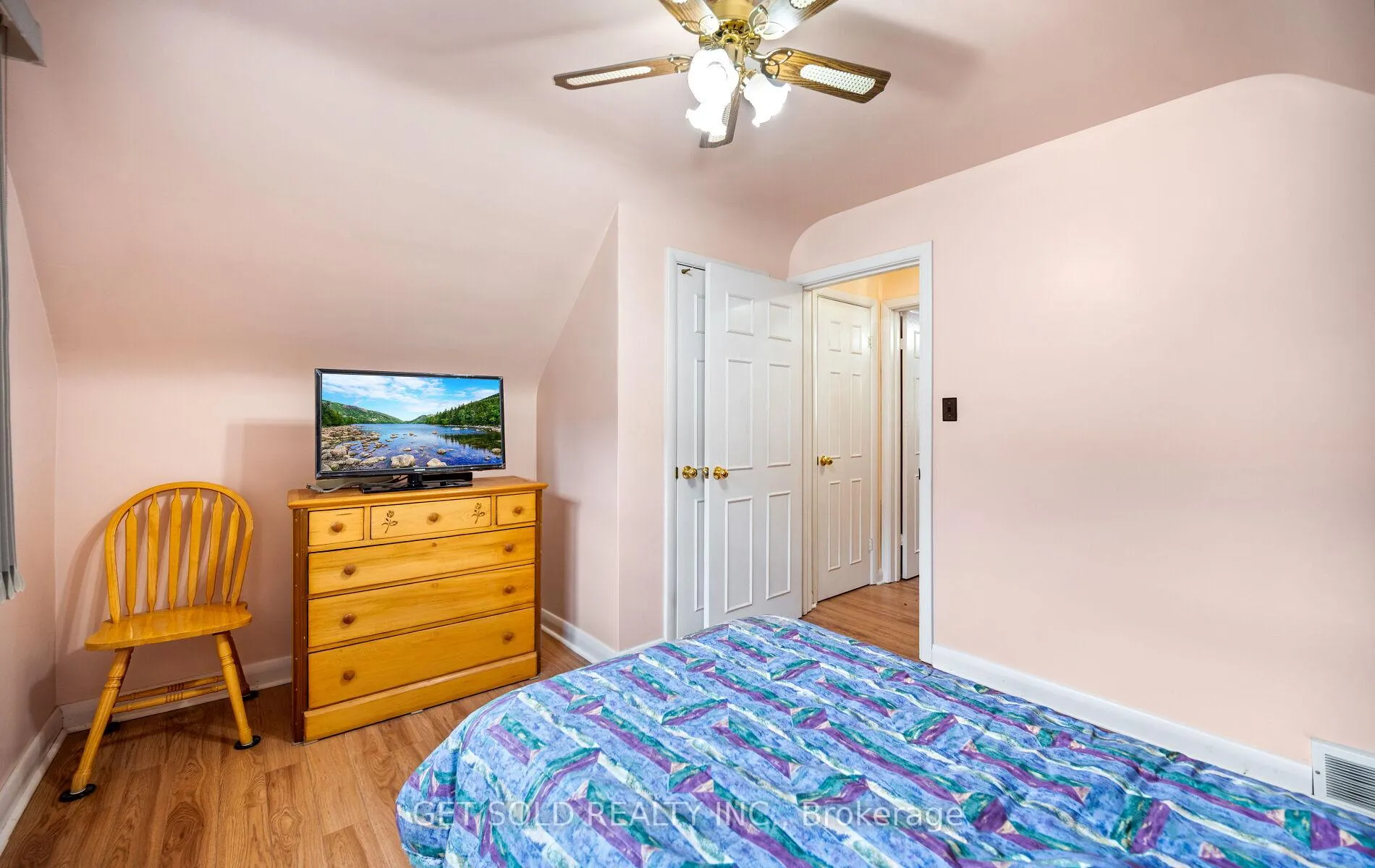 Photo 30 of 131 Clearbrooke Circle, Etobicoke, Rexdale-Kipling — HOMEH