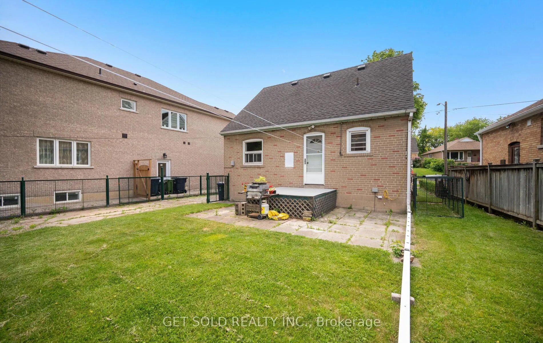 Photo 31 of 131 Clearbrooke Circle, Etobicoke, Rexdale-Kipling — HOMEH
