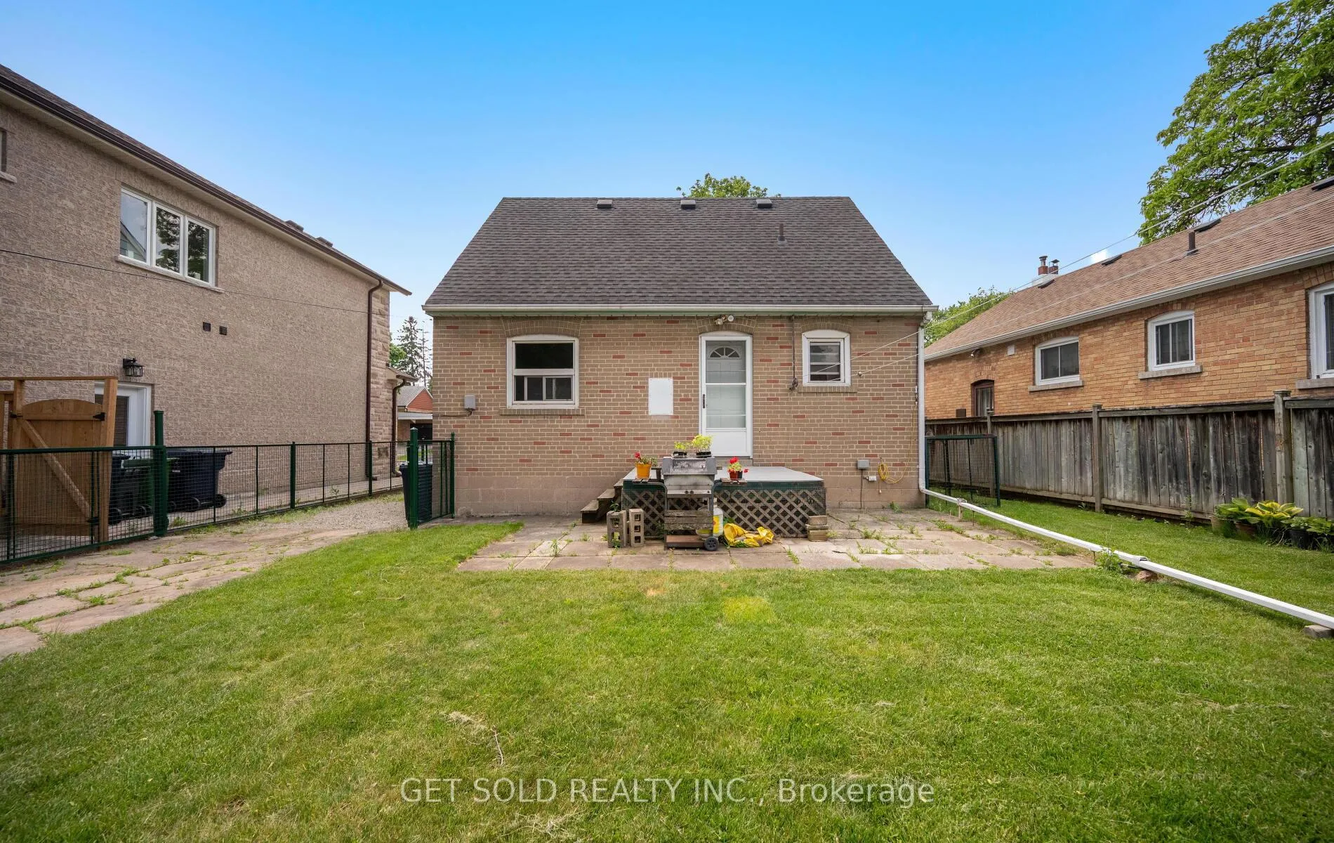 Photo 32 of 131 Clearbrooke Circle, Etobicoke, Rexdale-Kipling — HOMEH