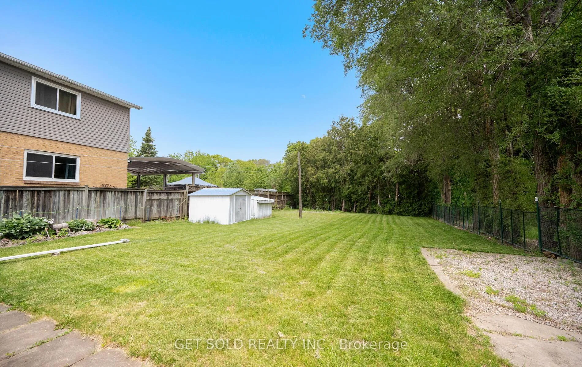 Photo 33 of 131 Clearbrooke Circle, Etobicoke, Rexdale-Kipling — HOMEH