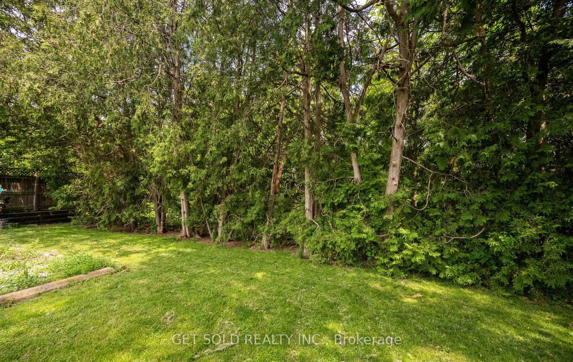 Photo 34 of 131 Clearbrooke Circle, Etobicoke, Rexdale-Kipling — HOMEH