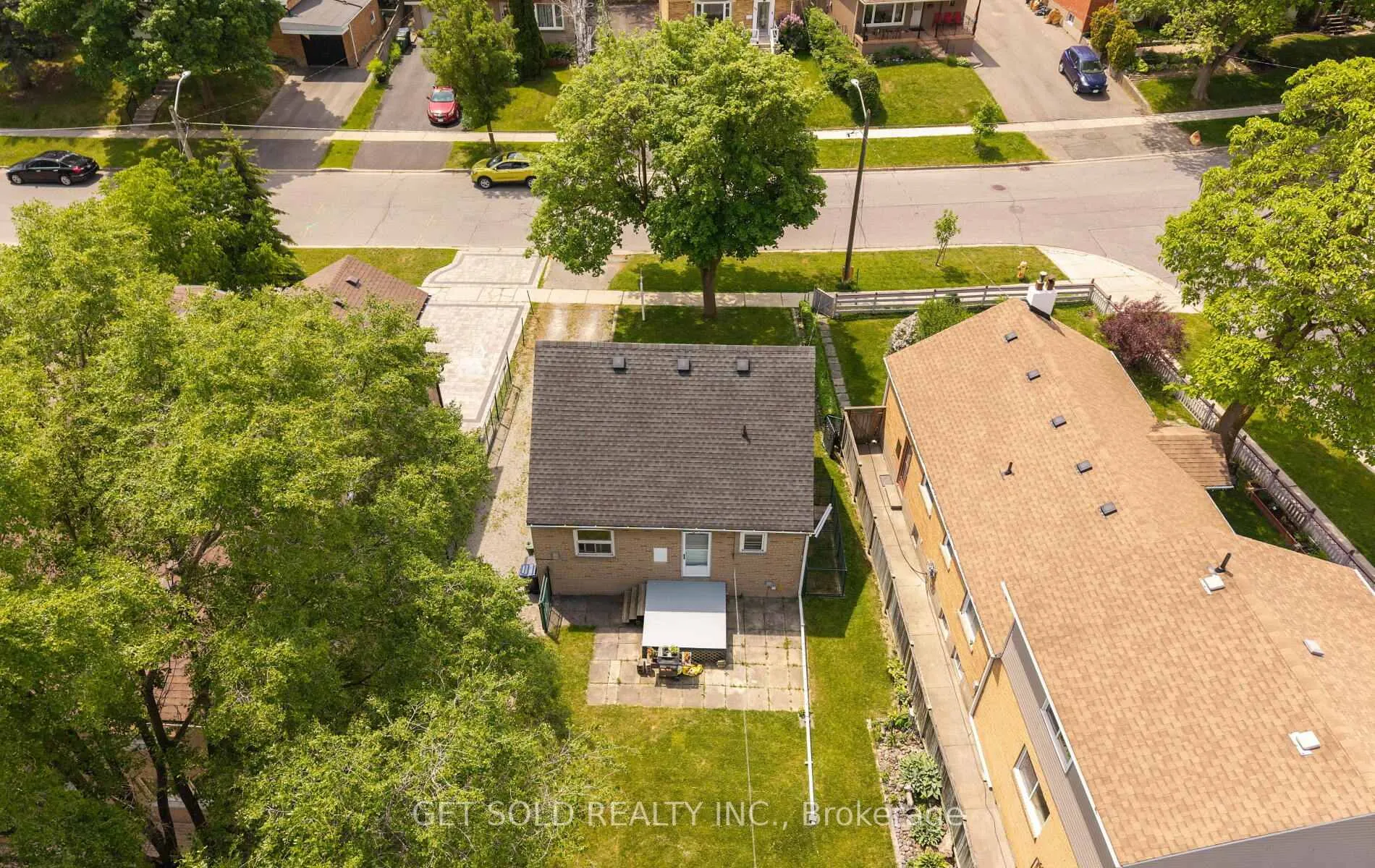 Photo 38 of 131 Clearbrooke Circle, Etobicoke, Rexdale-Kipling — HOMEH
