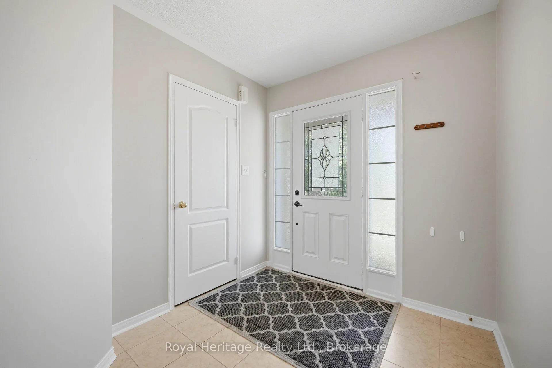 Photo 3 of 933 Fetchison Drive, Oshawa, Taunton — HOMEH