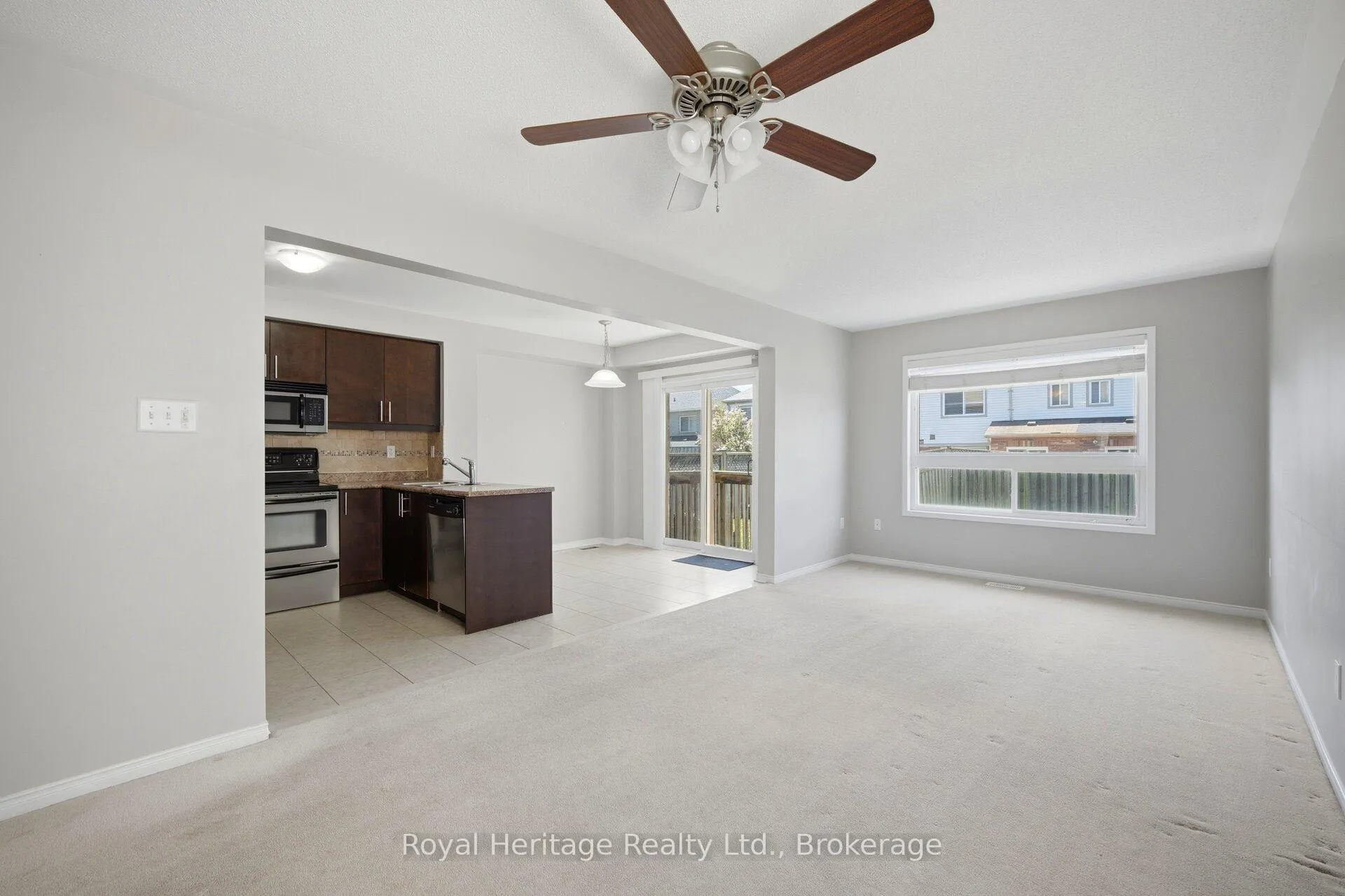 Photo 5 of 933 Fetchison Drive, Oshawa, Taunton — HOMEH