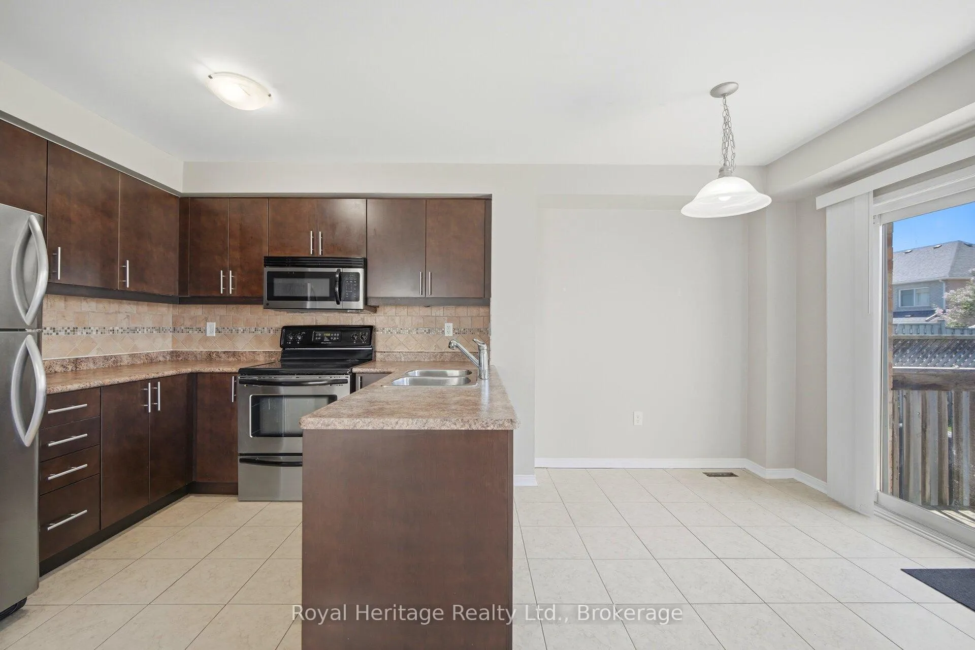 Photo 6 of 933 Fetchison Drive, Oshawa, Taunton — HOMEH