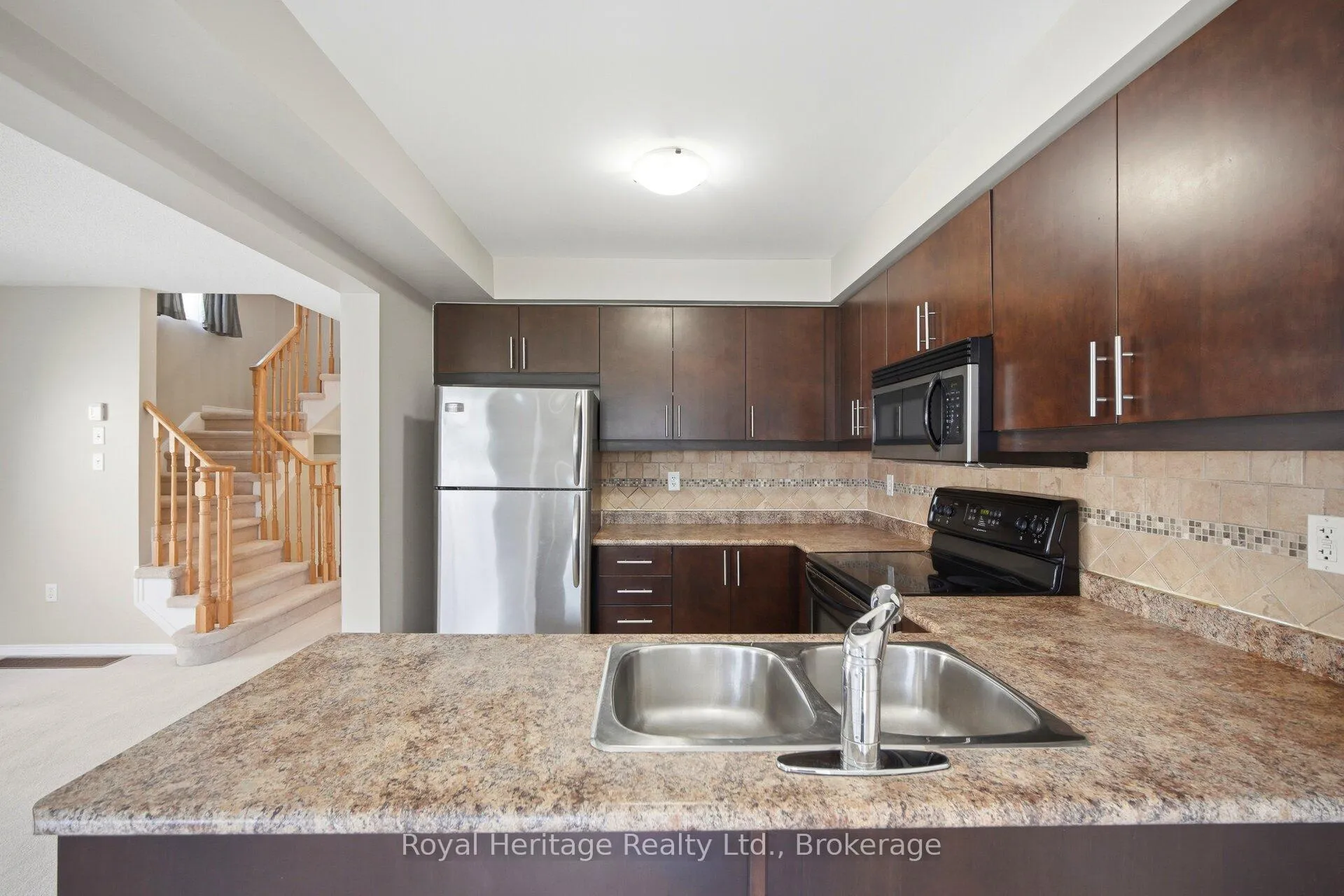 Photo 7 of 933 Fetchison Drive, Oshawa, Taunton — HOMEH