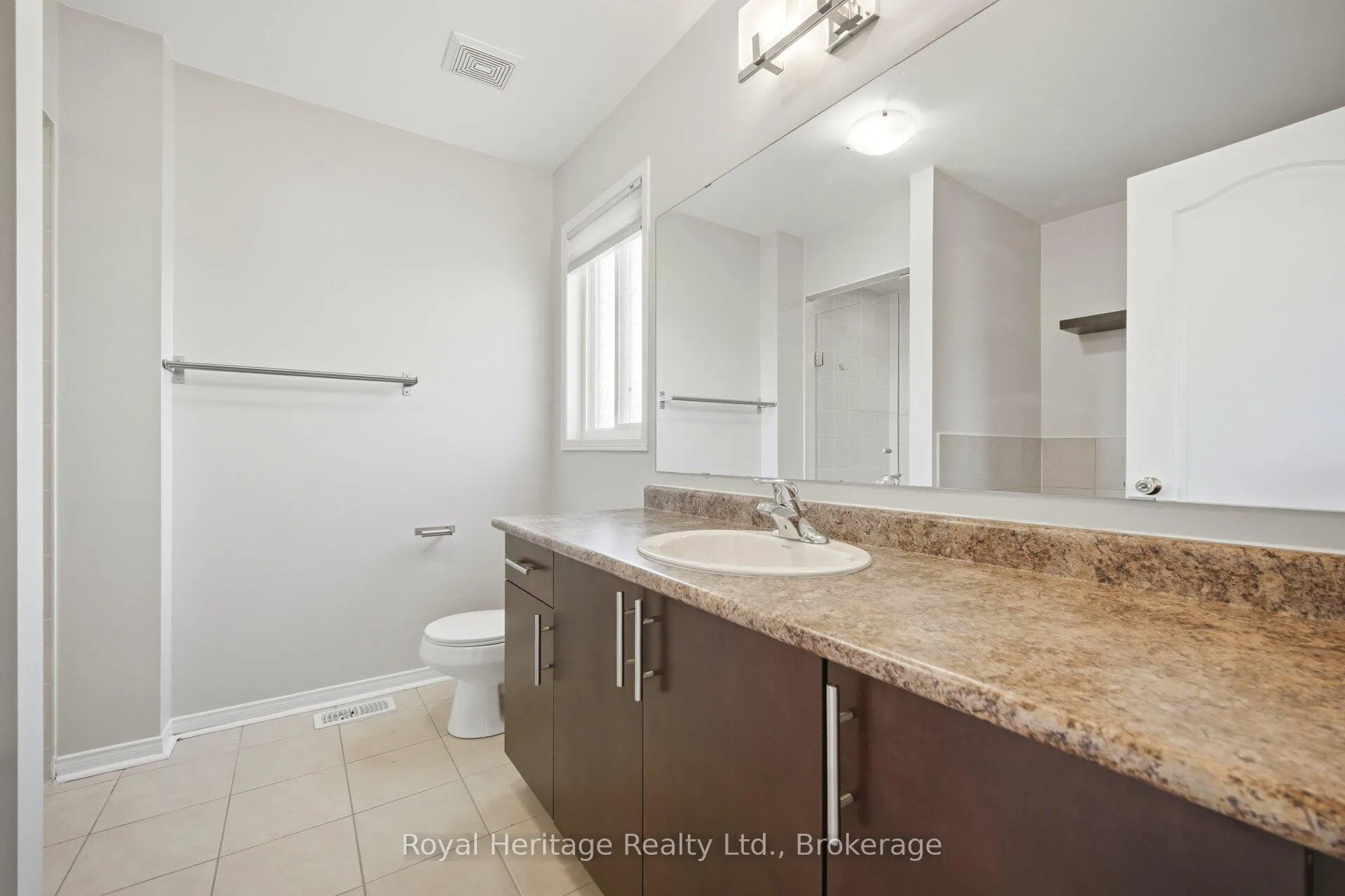 Photo 14 of 933 Fetchison Drive, Oshawa, Taunton — HOMEH