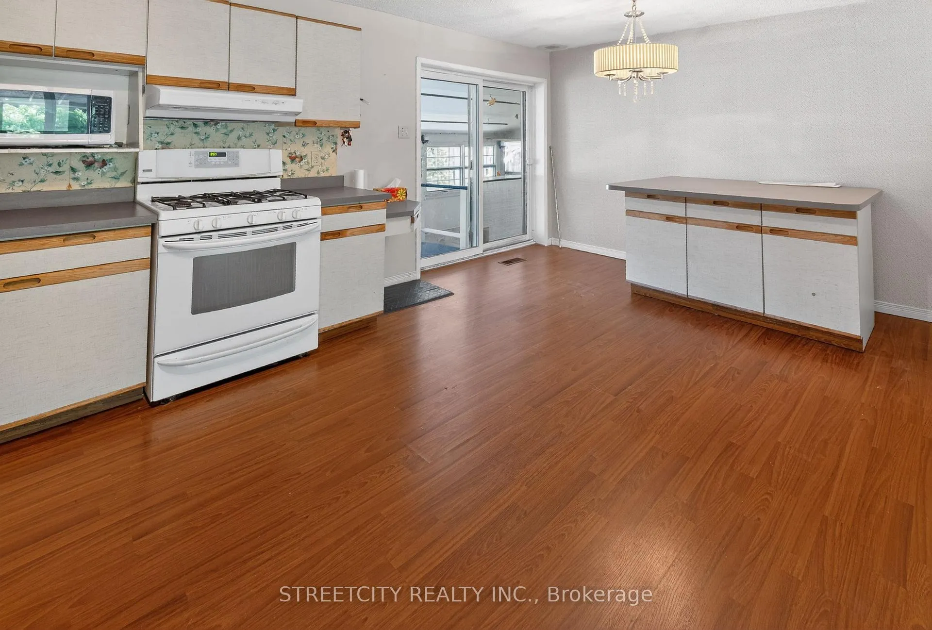 Photo 9 of 174 Myrtle Street, St. Thomas — HOMEH