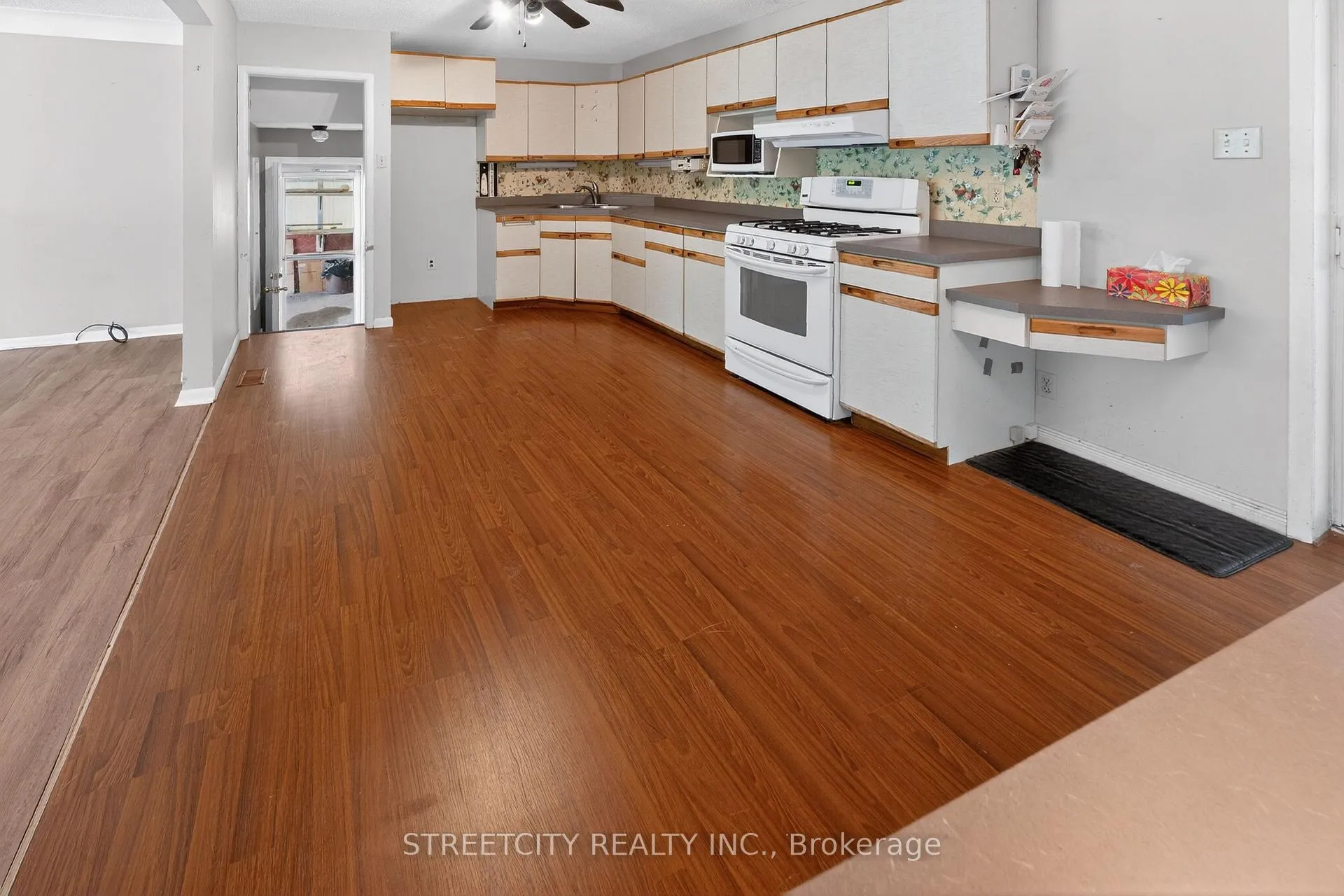 Photo 10 of 174 Myrtle Street, St. Thomas — HOMEH