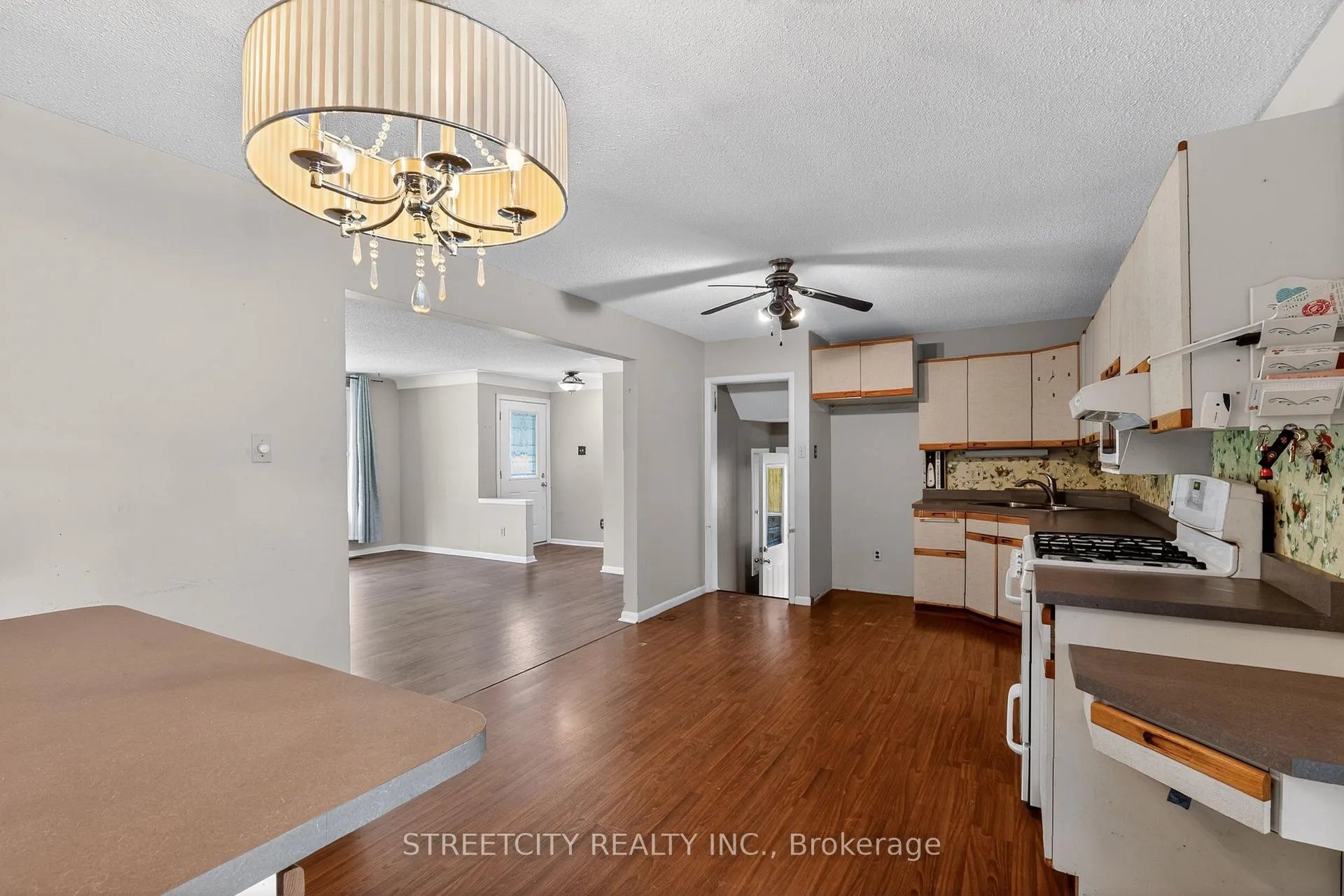 Photo 11 of 174 Myrtle Street, St. Thomas — HOMEH