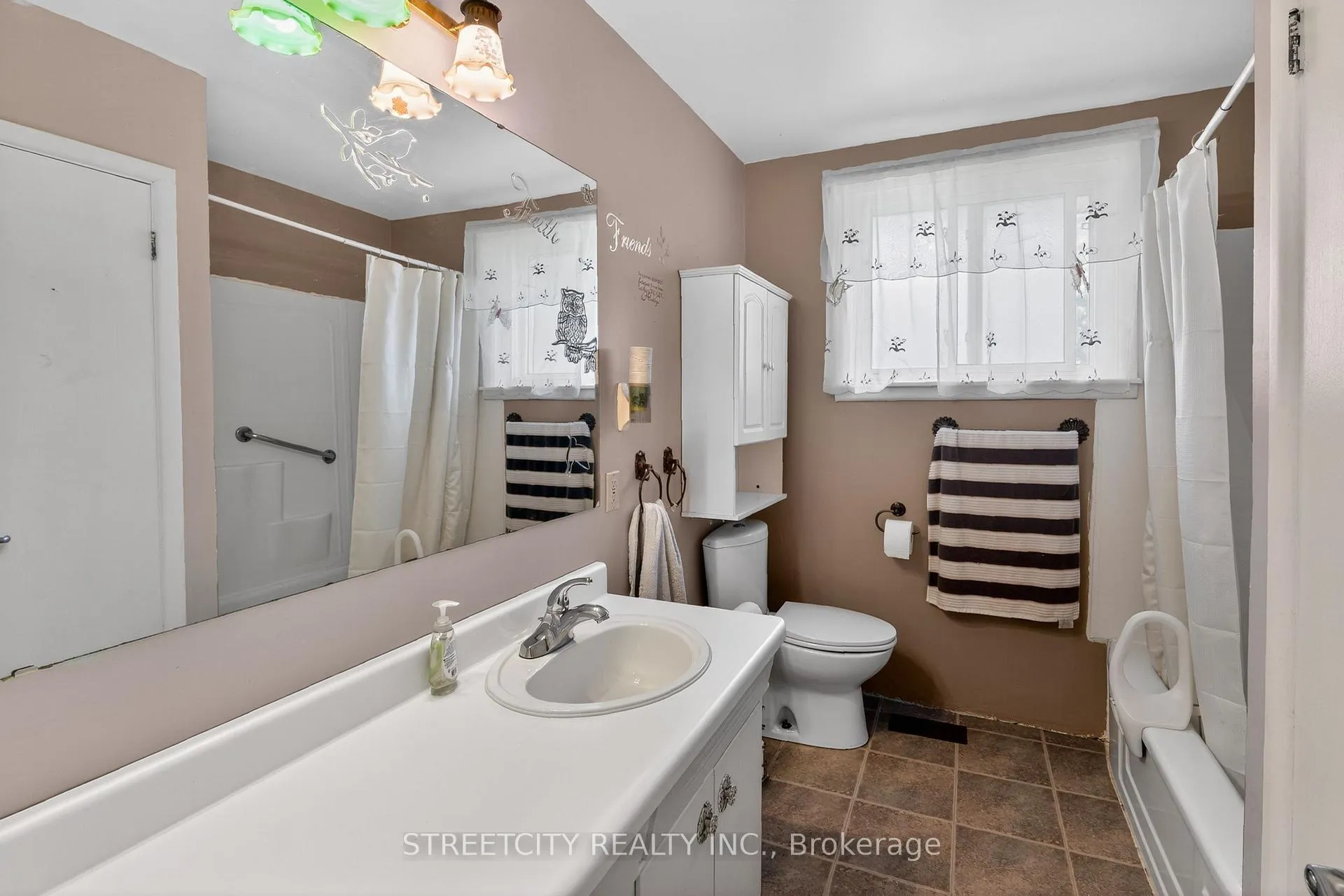 Photo 12 of 174 Myrtle Street, St. Thomas — HOMEH
