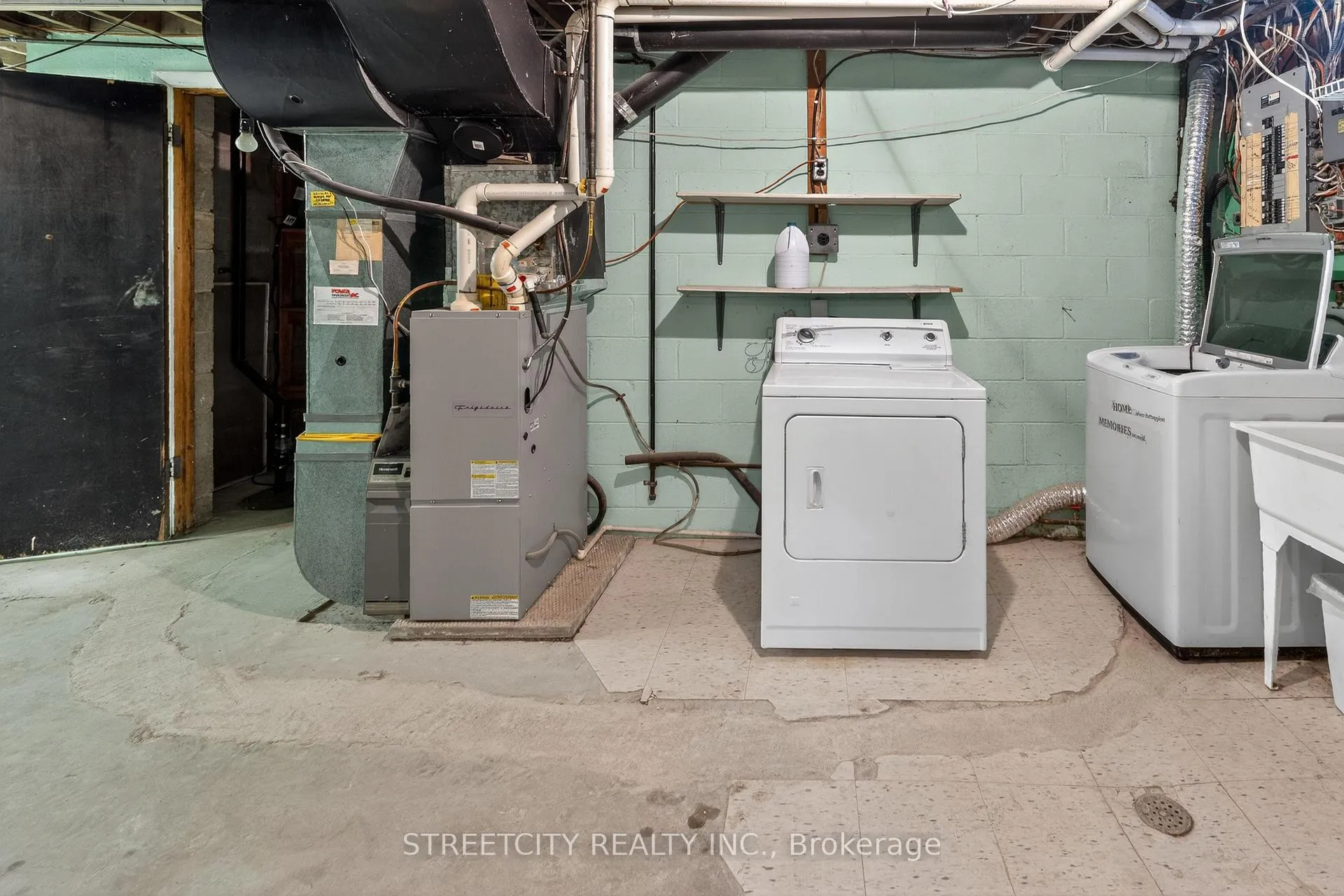 Photo 25 of 174 Myrtle Street, St. Thomas — HOMEH
