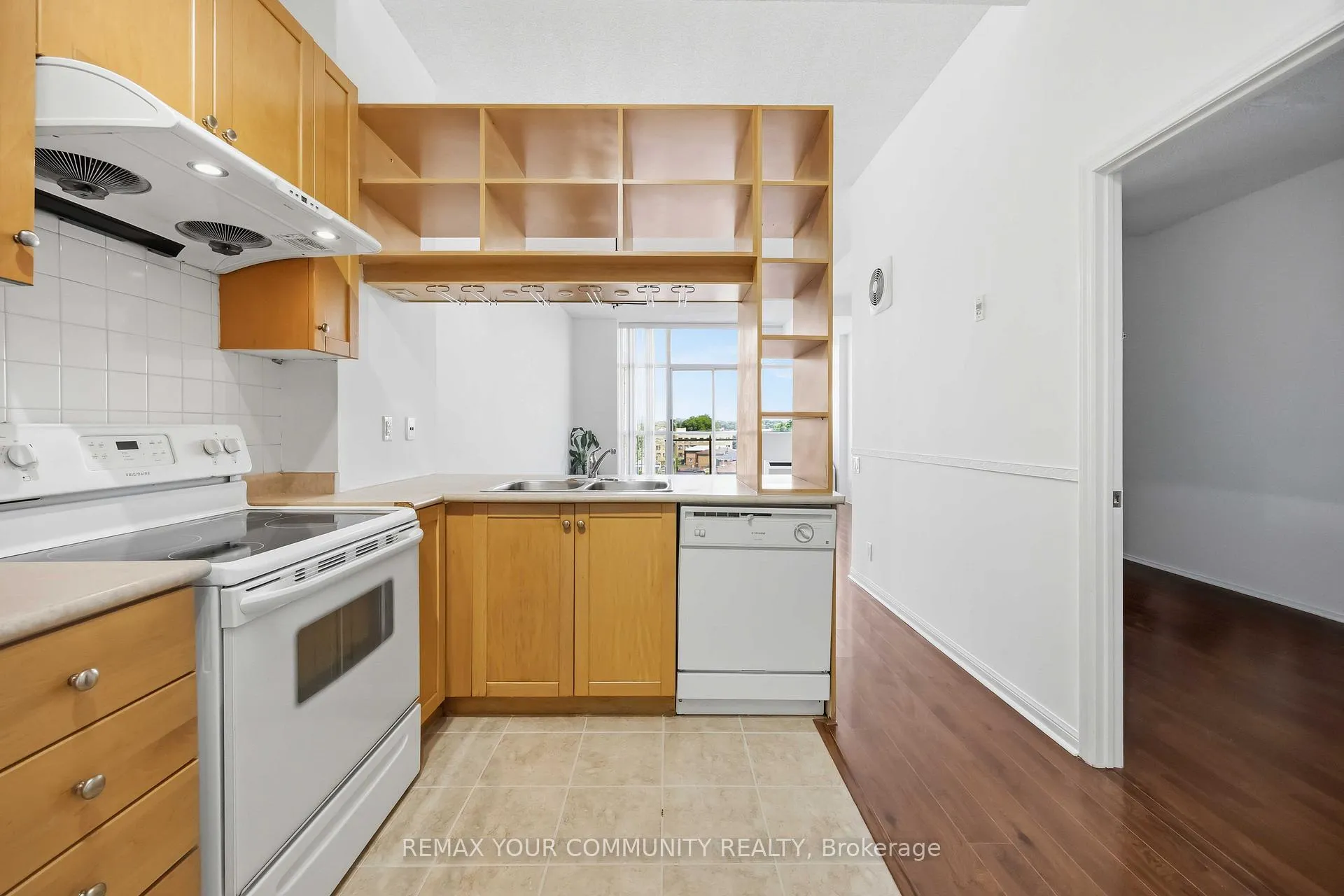 Photo 4 of Unit 502, 1600 Keele Street, Toronto, Keelesdale-Eglinton West — HOMEH