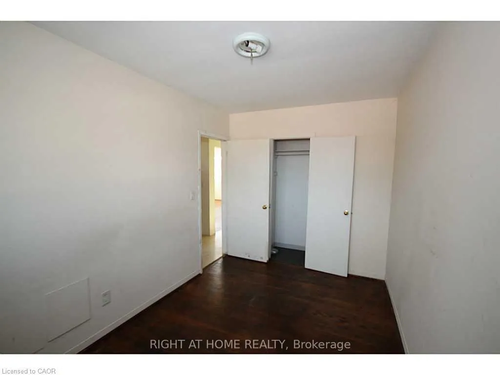 Photo 2 of 115 Sixth Avenue, Brantford, Eagle Place West — HOMEH
