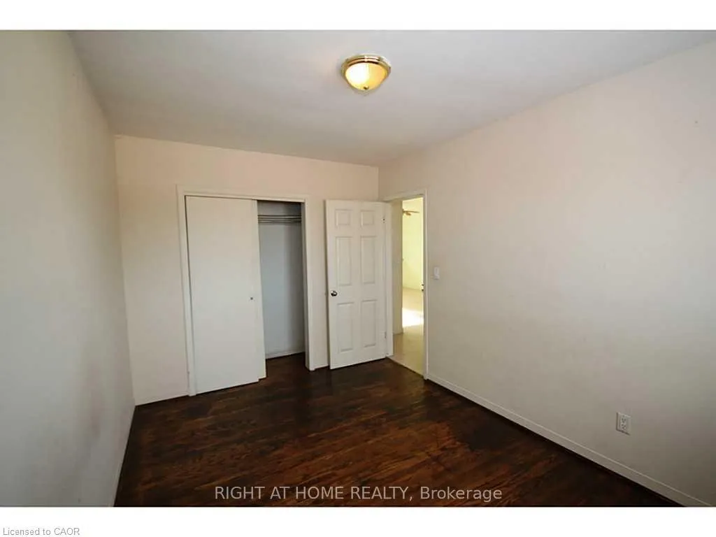 Photo 3 of 115 Sixth Avenue, Brantford, Eagle Place West — HOMEH