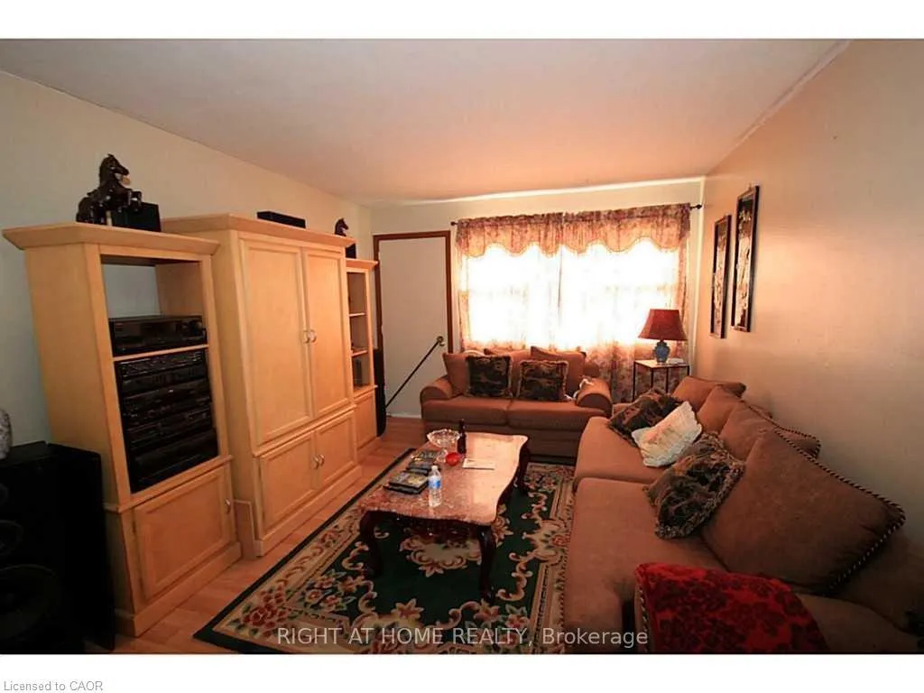Photo 6 of 115 Sixth Avenue, Brantford, Eagle Place West — HOMEH