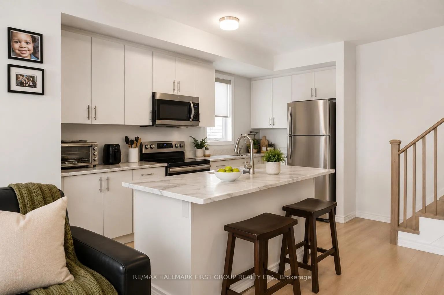 Photo 7 of 2019 Cameron Lott Crescent, Oshawa, Kedron — HOMEH