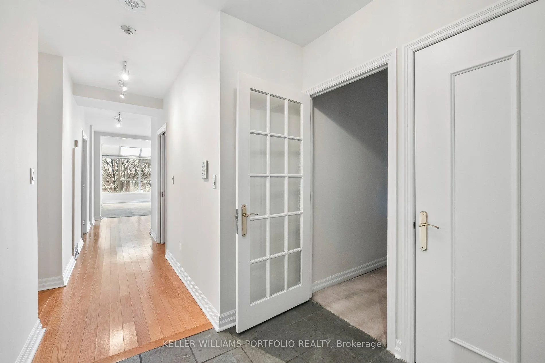 Photo 4 of Unit 702, 2727 Yonge Street, Toronto, Lawrence Park South — HOMEH