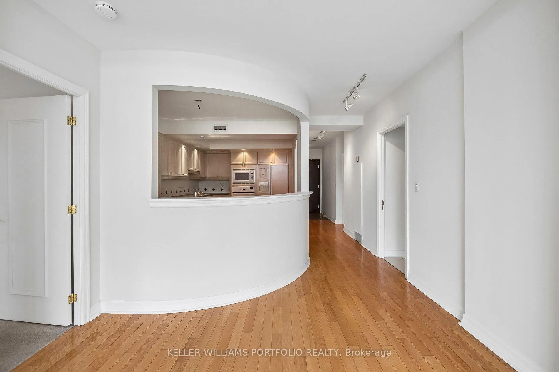 Photo 10 of Unit 702, 2727 Yonge Street, Toronto, Lawrence Park South — HOMEH