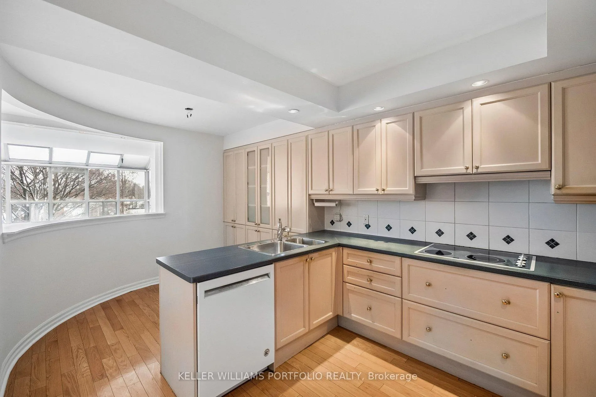 Photo 11 of Unit 702, 2727 Yonge Street, Toronto, Lawrence Park South — HOMEH