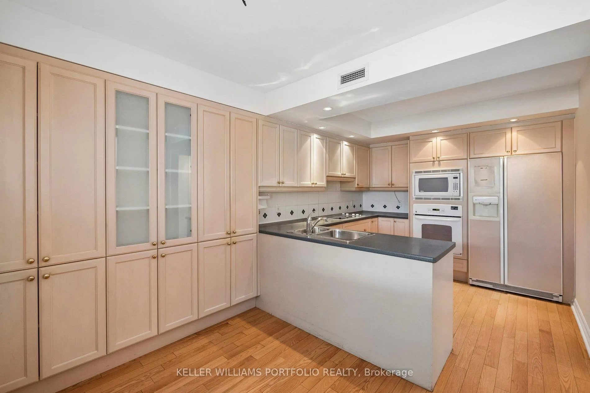 Photo 12 of Unit 702, 2727 Yonge Street, Toronto, Lawrence Park South — HOMEH