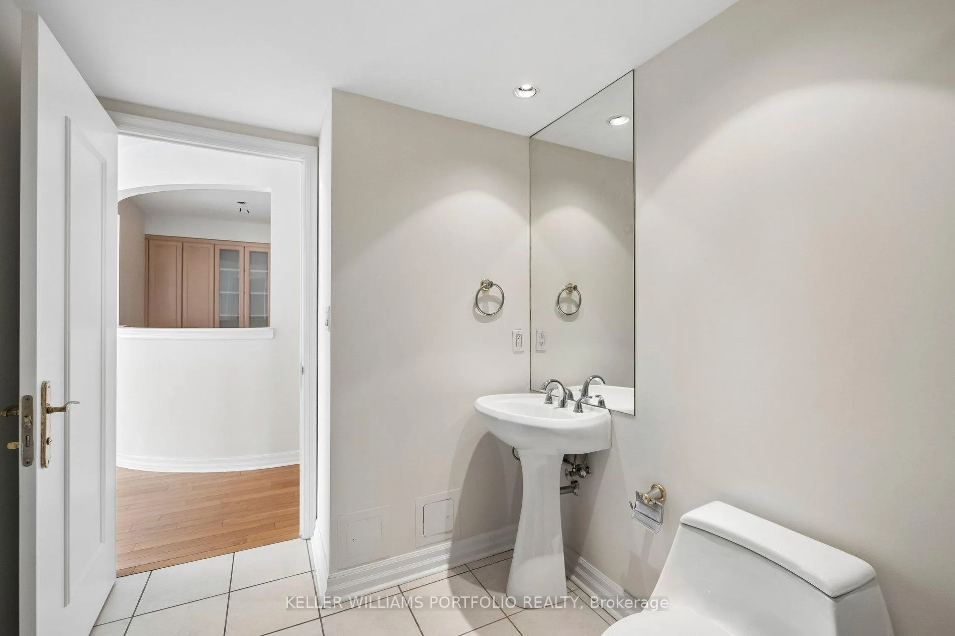 Photo 13 of Unit 702, 2727 Yonge Street, Toronto, Lawrence Park South — HOMEH