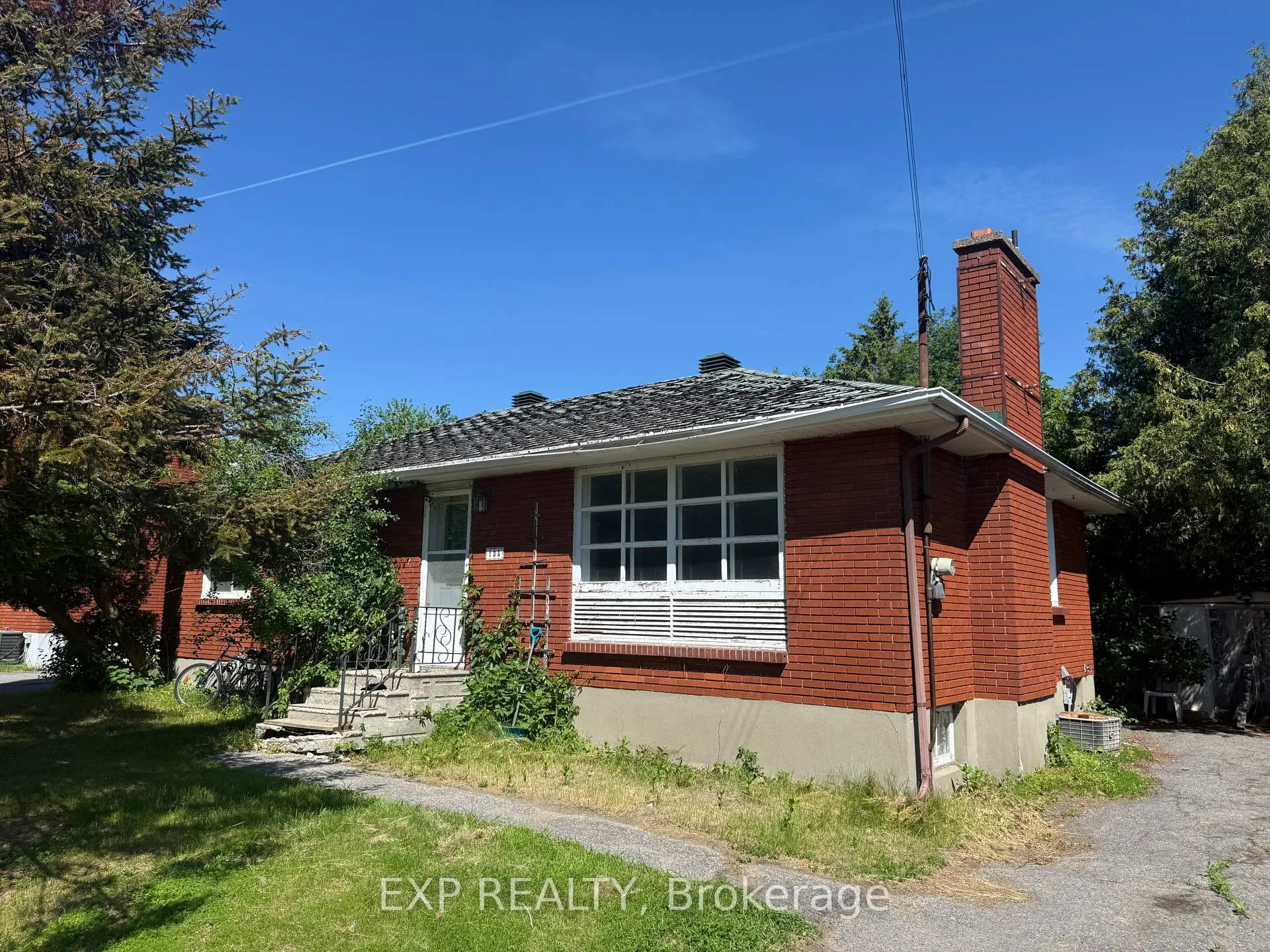 Photo of 135 Oakridge Boulevard