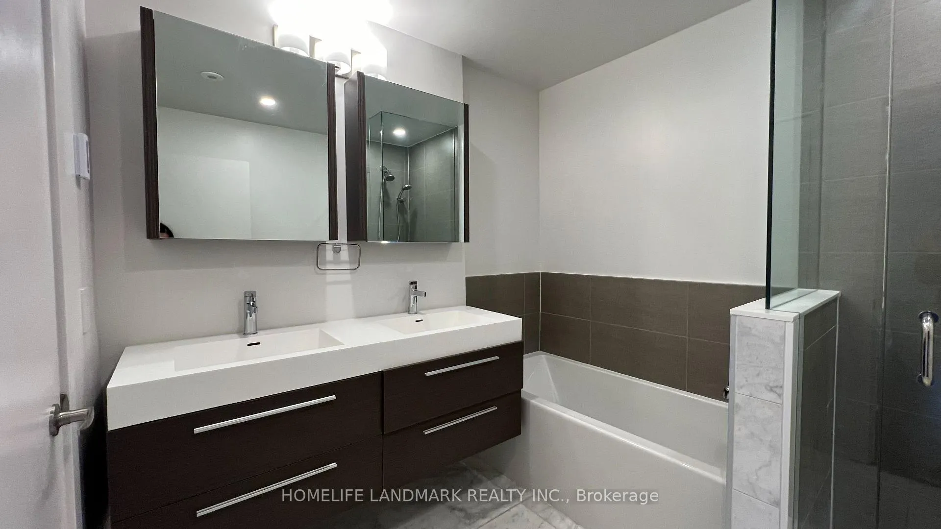 Photo 6 of Unit th #17, 270 Davenport Road, Toronto, The Annex — HOMEH