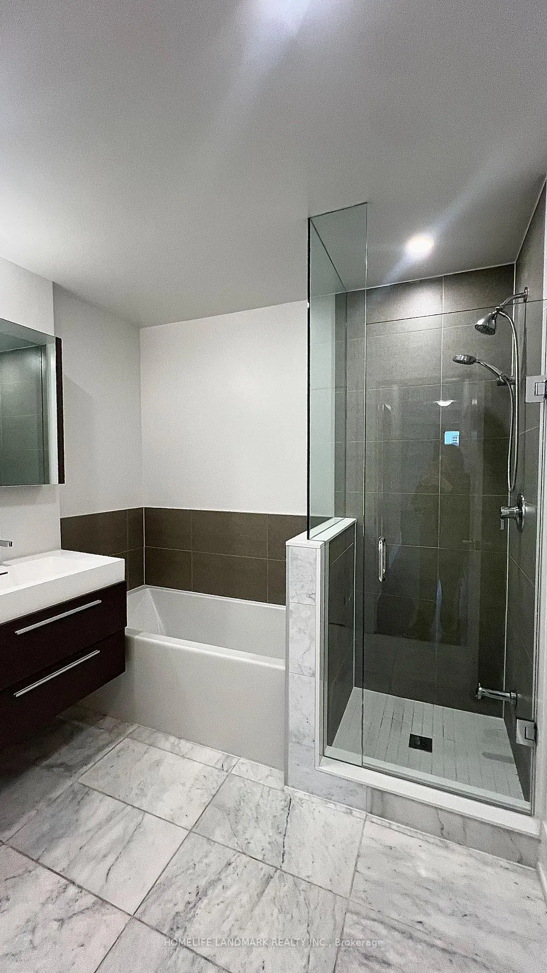 Photo 7 of Unit th #17, 270 Davenport Road, Toronto, The Annex — HOMEH