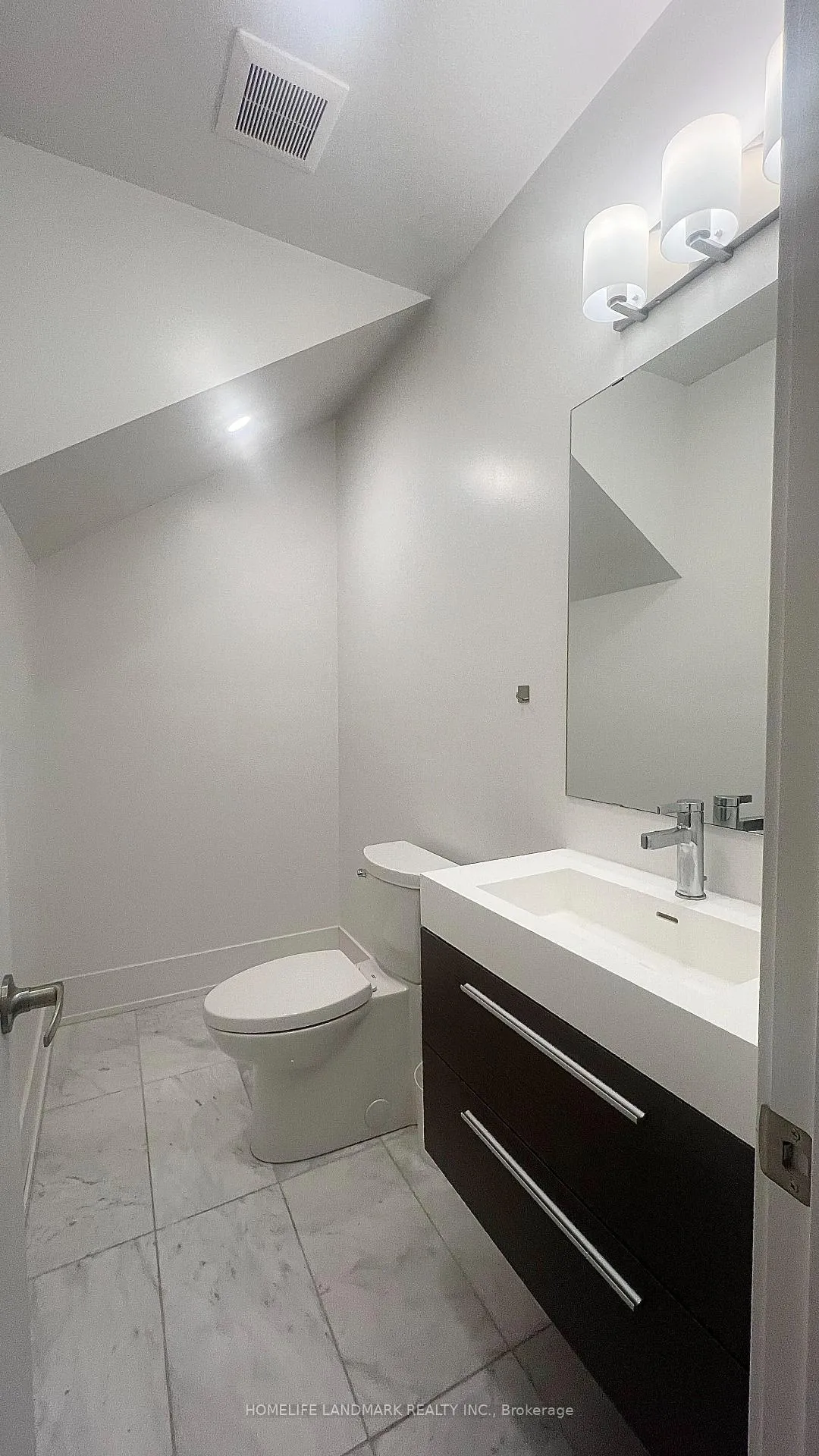 Photo 8 of Unit th #17, 270 Davenport Road, Toronto, The Annex — HOMEH