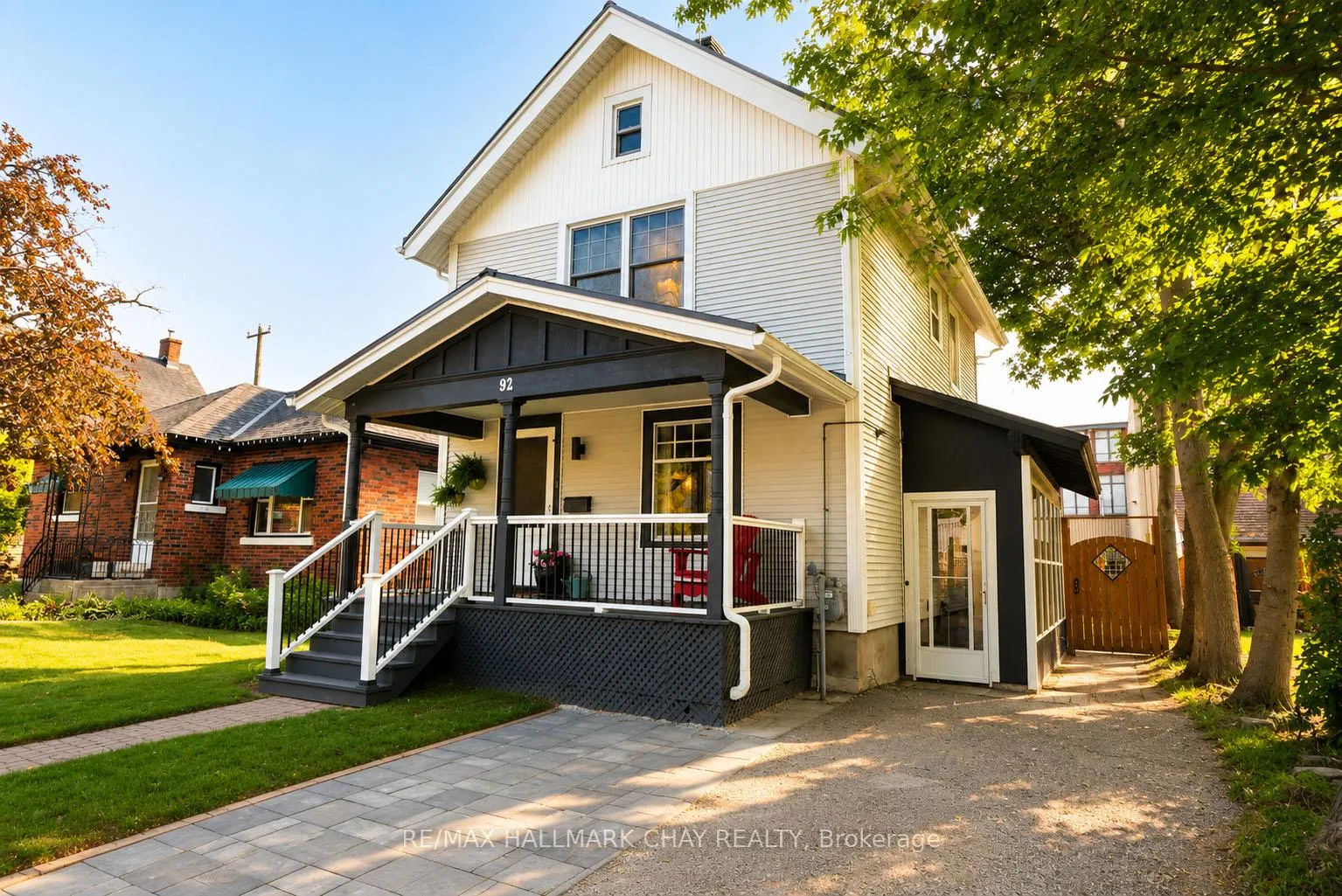 Photo 2 of 92 Dunlop Street, Orillia — HOMEH