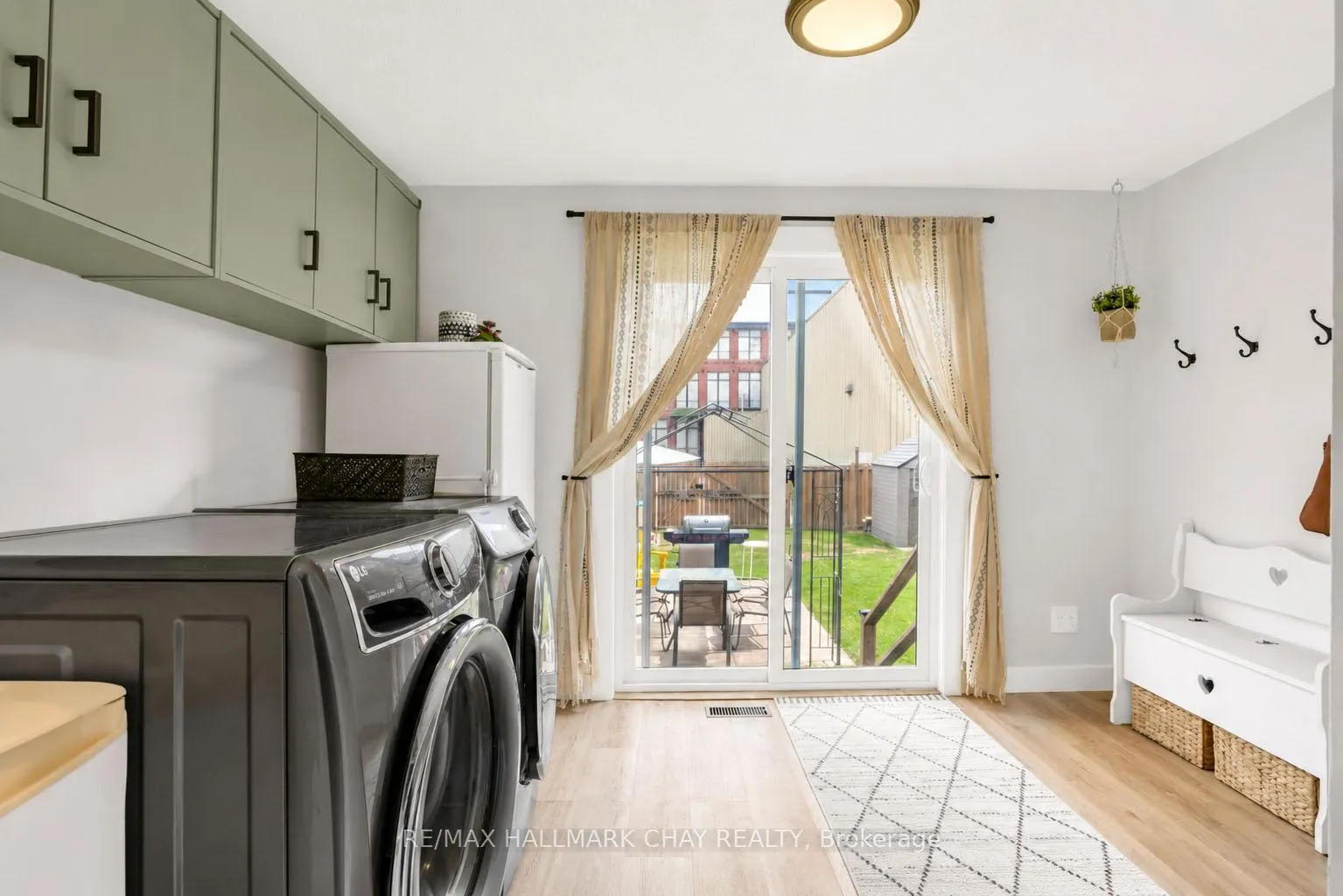 Photo 11 of 92 Dunlop Street, Orillia — HOMEH