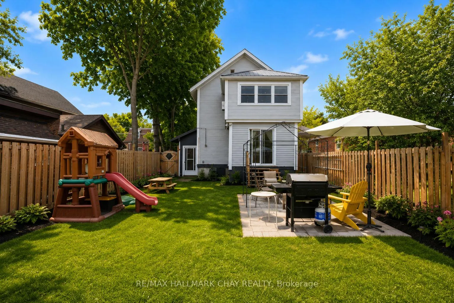 Photo 12 of 92 Dunlop Street, Orillia — HOMEH