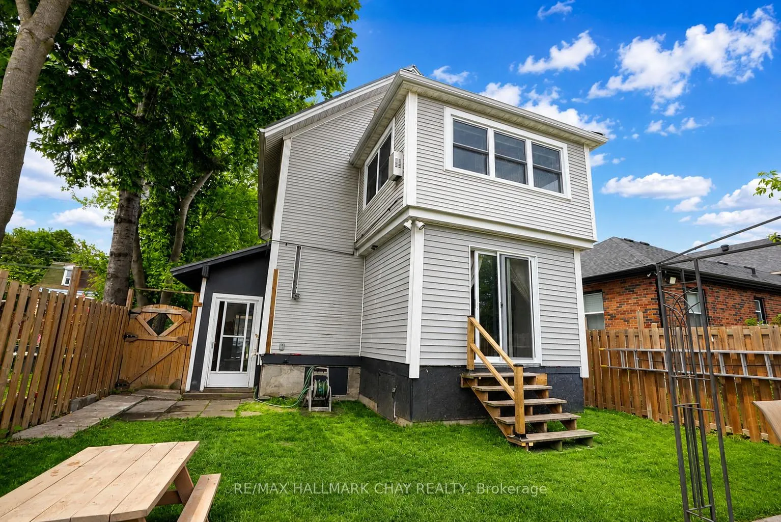 Photo 13 of 92 Dunlop Street, Orillia — HOMEH
