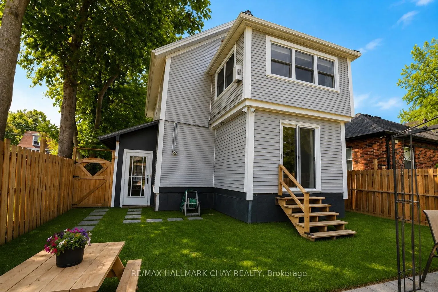 Photo 14 of 92 Dunlop Street, Orillia — HOMEH