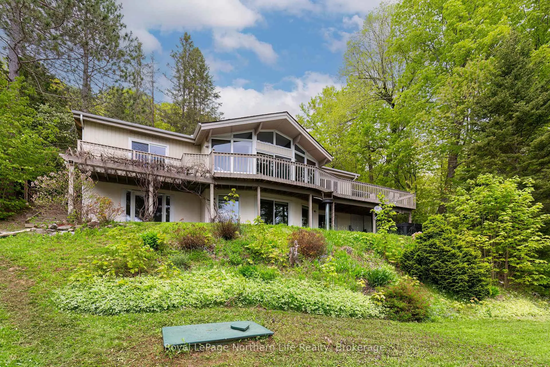 Front of 275 Northshore Road