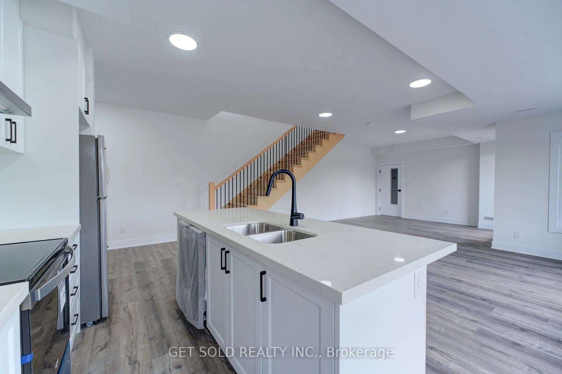 Photo 5 of Unit 10, 6701 Thorold Stone Road, Niagara Falls, Stamford — HOMEH