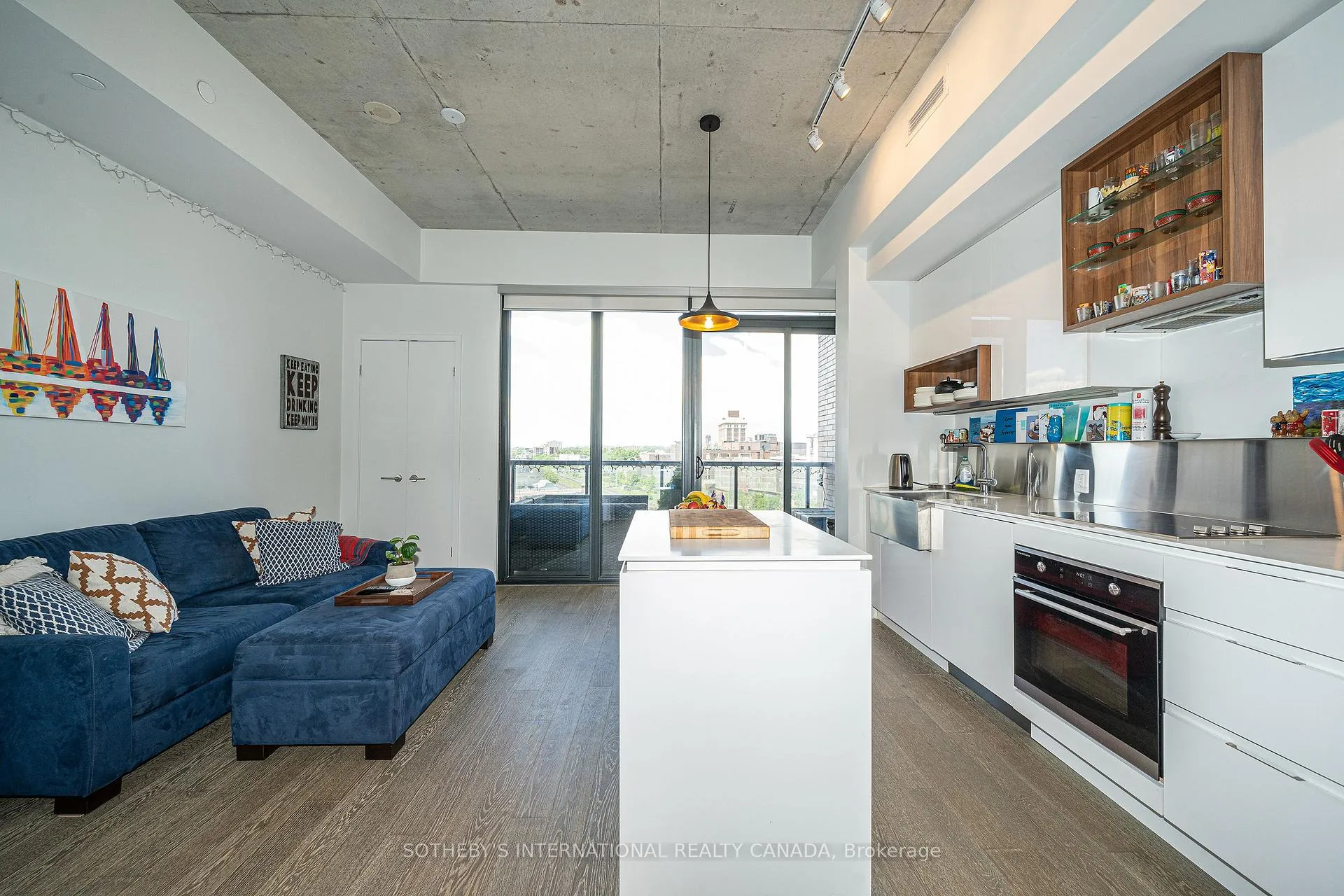 Front of Unit 807, 383 Sorauren Avenue