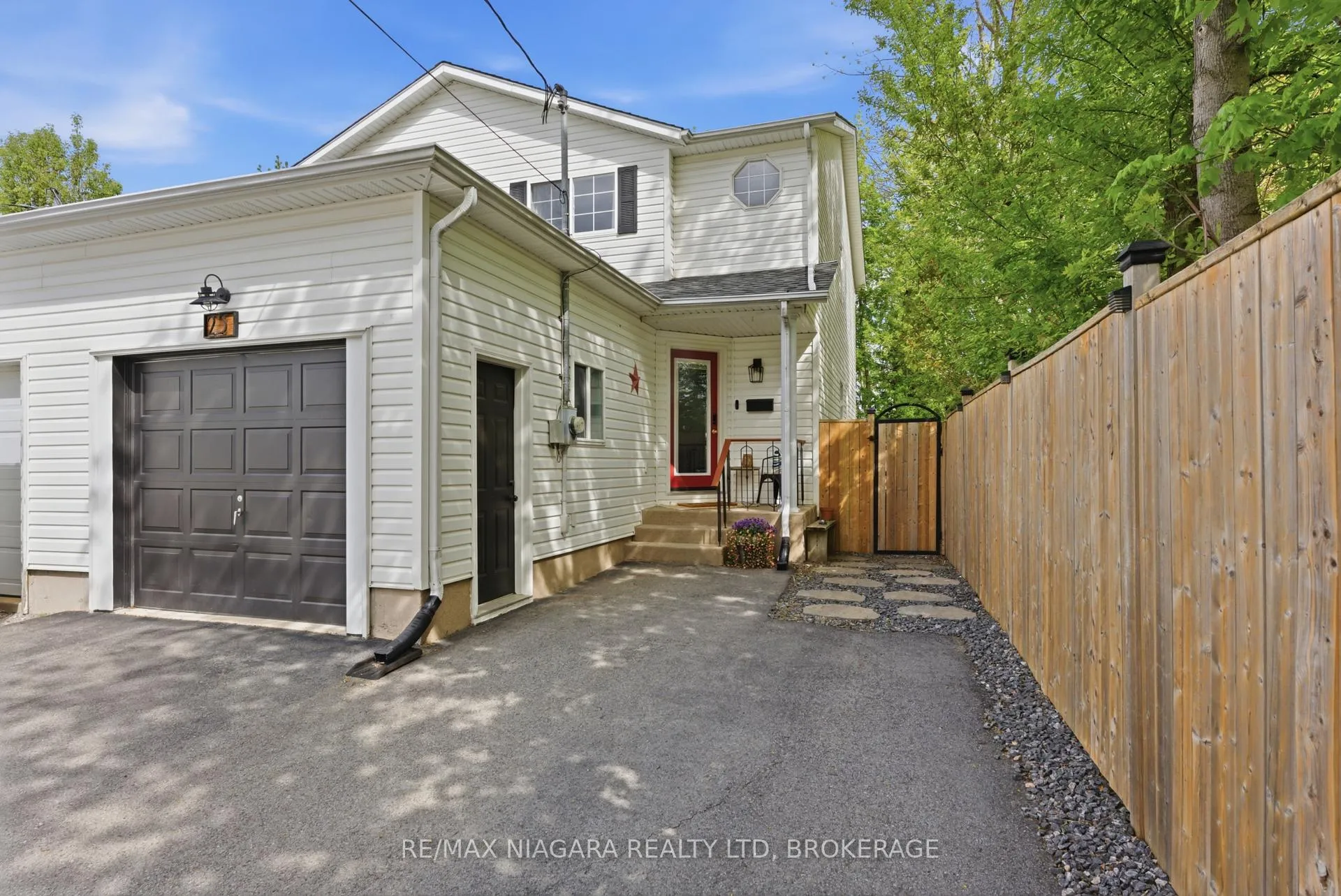 Photo 1 of 25 Beverly Street, St. Catharines, Oakdale — HOMEH
