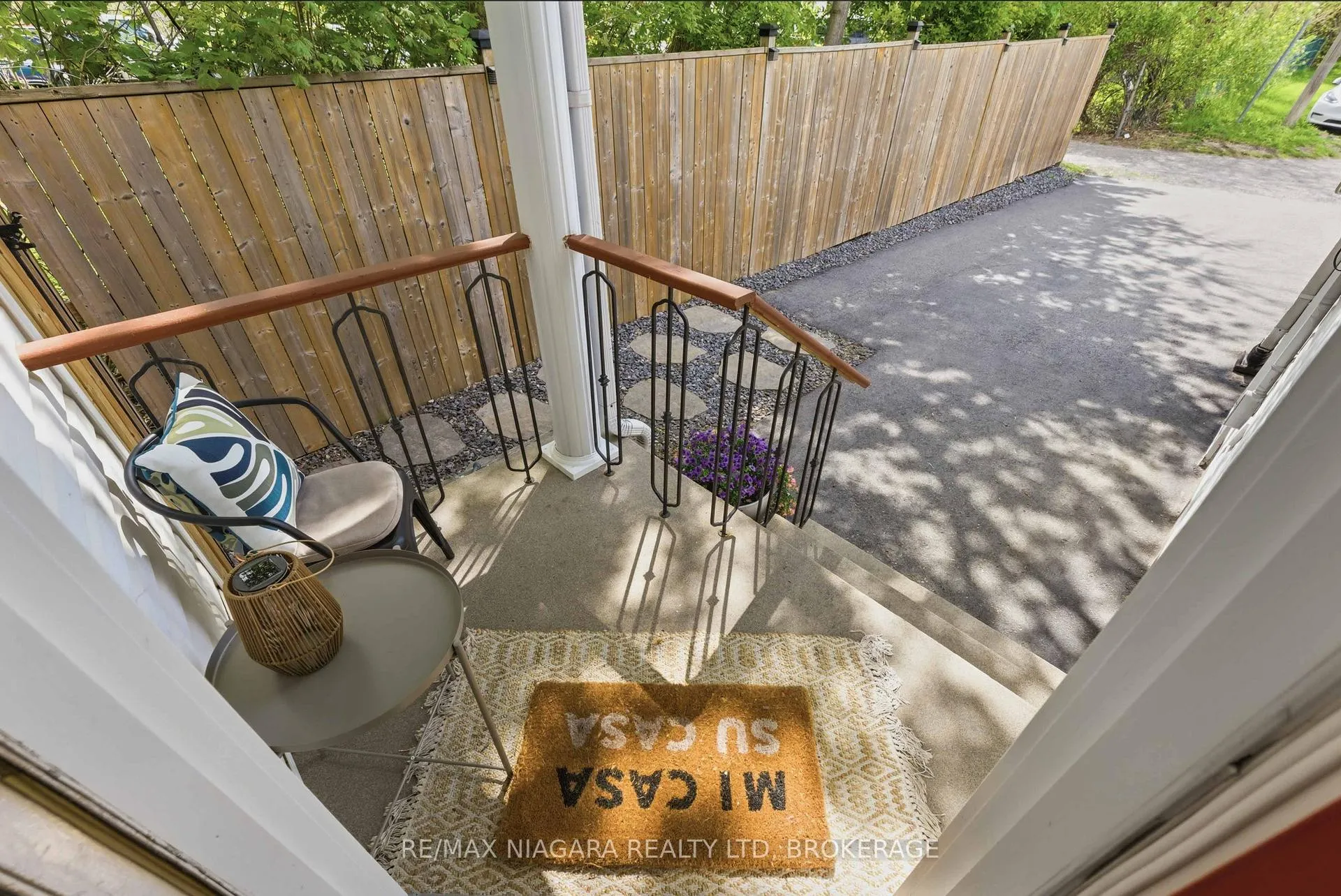 Photo 2 of 25 Beverly Street, St. Catharines, Oakdale — HOMEH