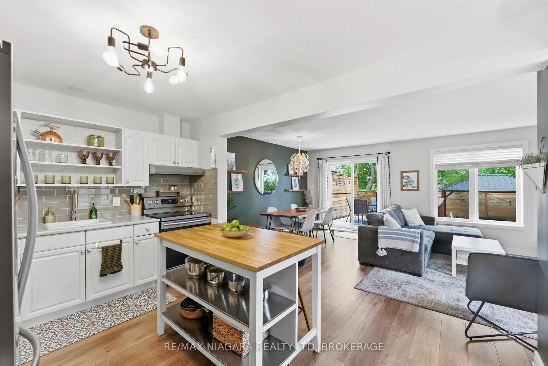 Photo 7 of 25 Beverly Street, St. Catharines, Oakdale — HOMEH