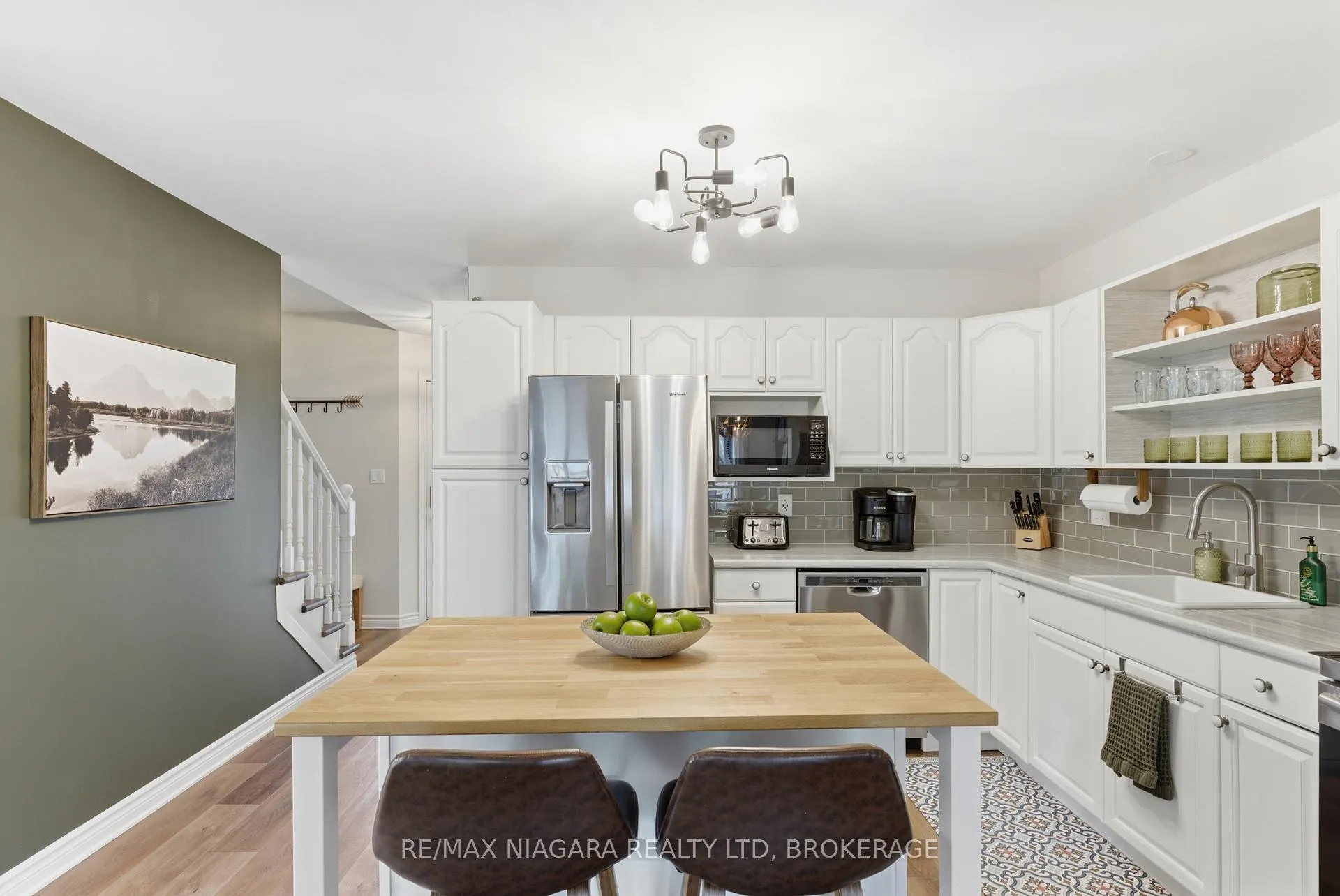 Photo 8 of 25 Beverly Street, St. Catharines, Oakdale — HOMEH