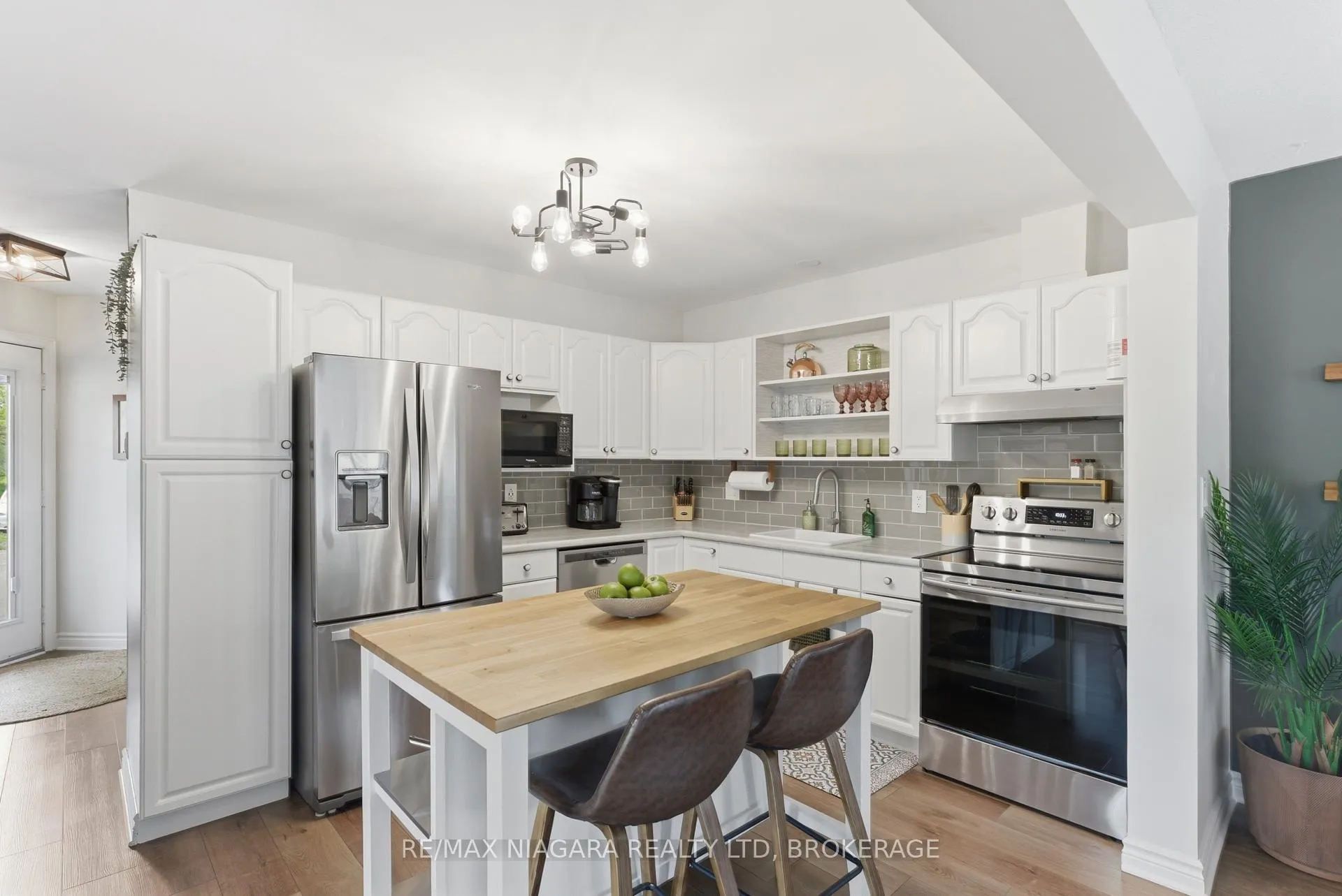 Photo 9 of 25 Beverly Street, St. Catharines, Oakdale — HOMEH