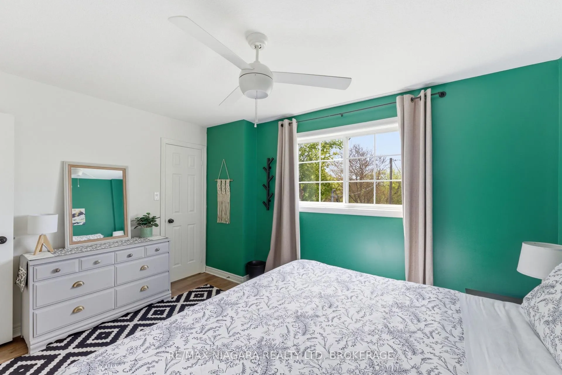 Photo 15 of 25 Beverly Street, St. Catharines, Oakdale — HOMEH