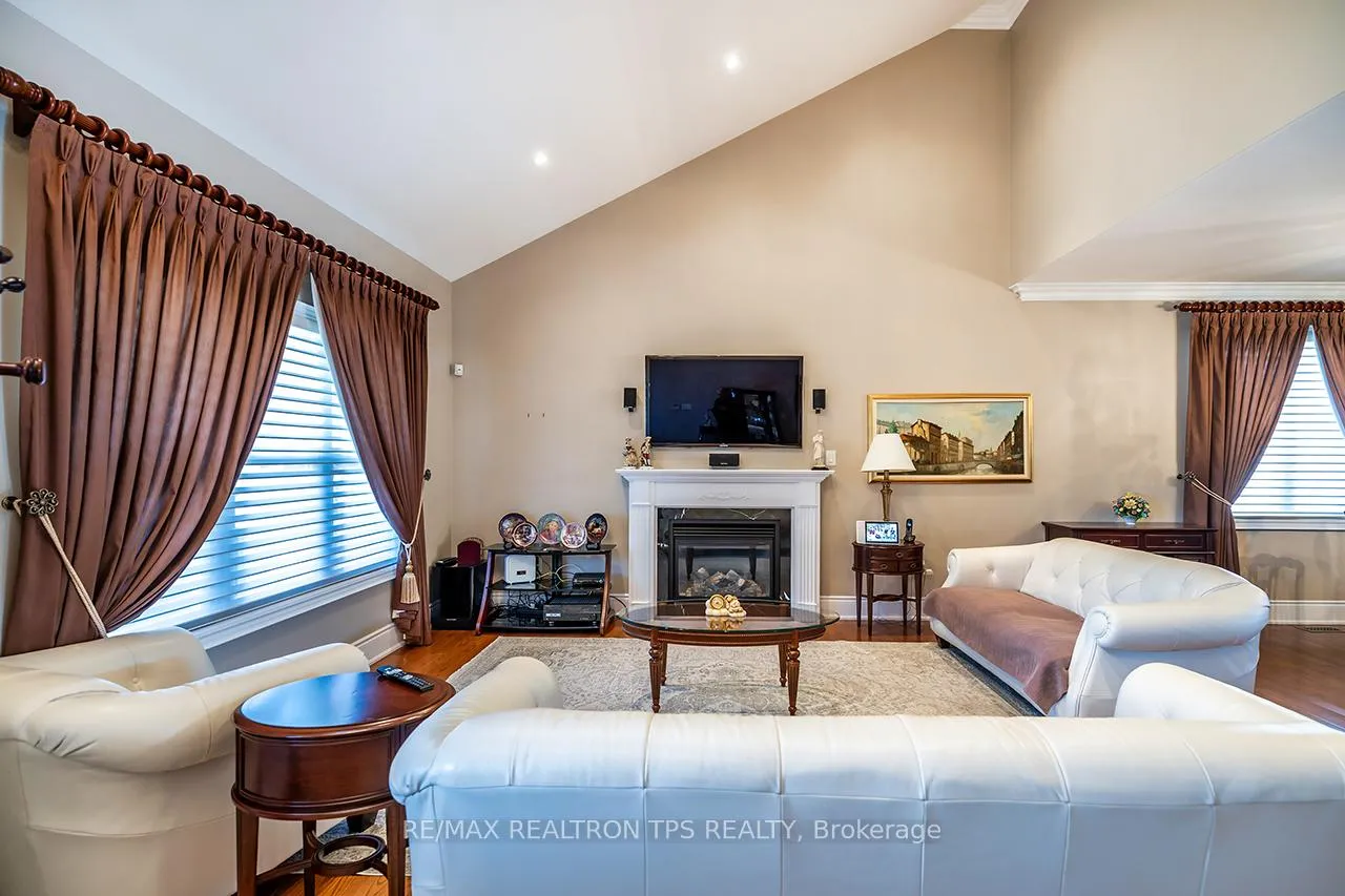 Photo 4 of 25 Leafield Drive, Scarborough, L'Amoreaux — HOMEH